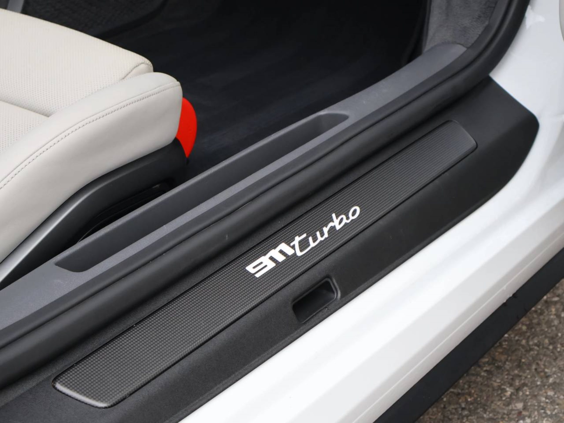 PORSCHE 911 Turbo Cabriolet-image-19