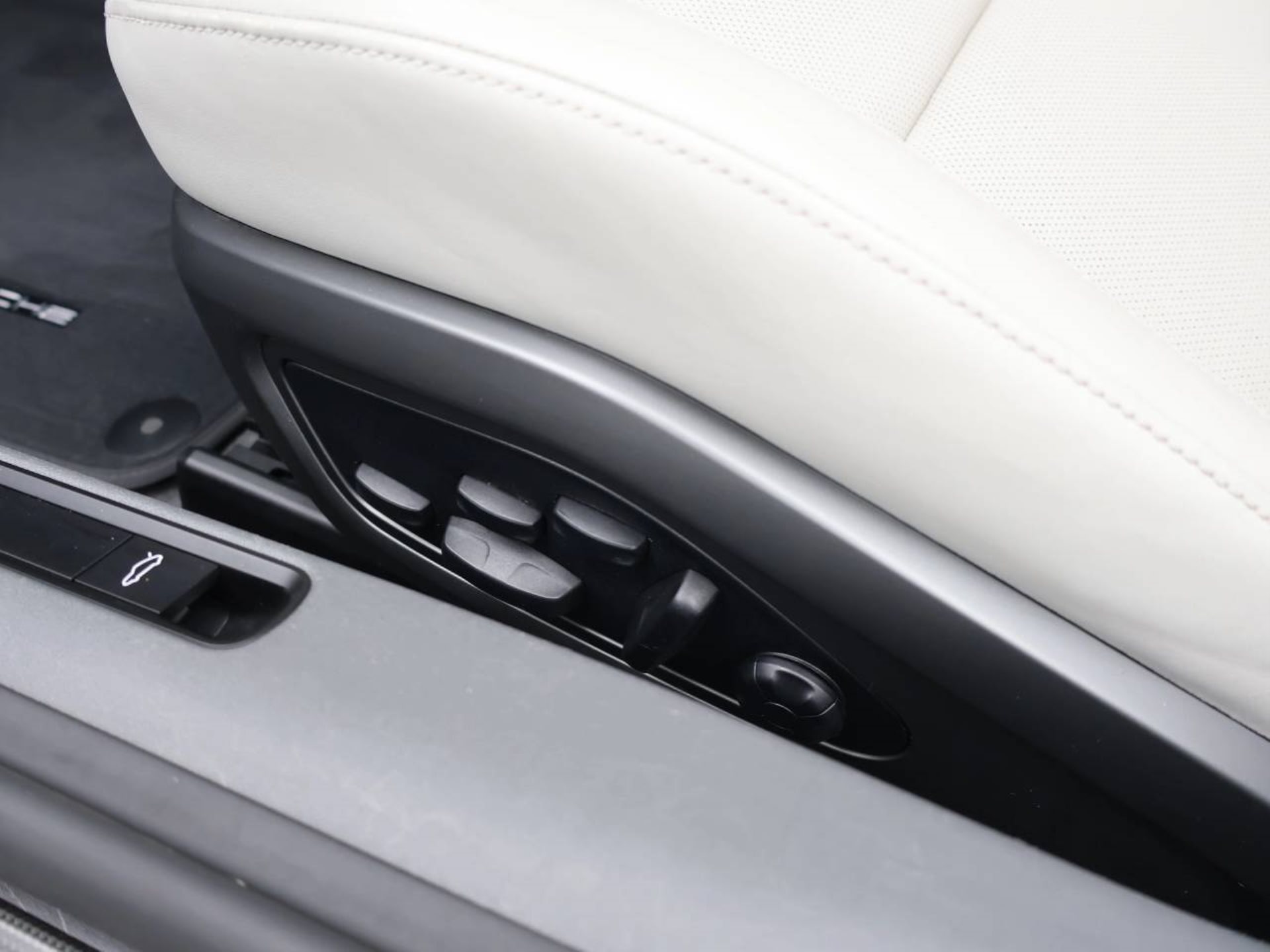 PORSCHE 911 Turbo Cabriolet-image-25