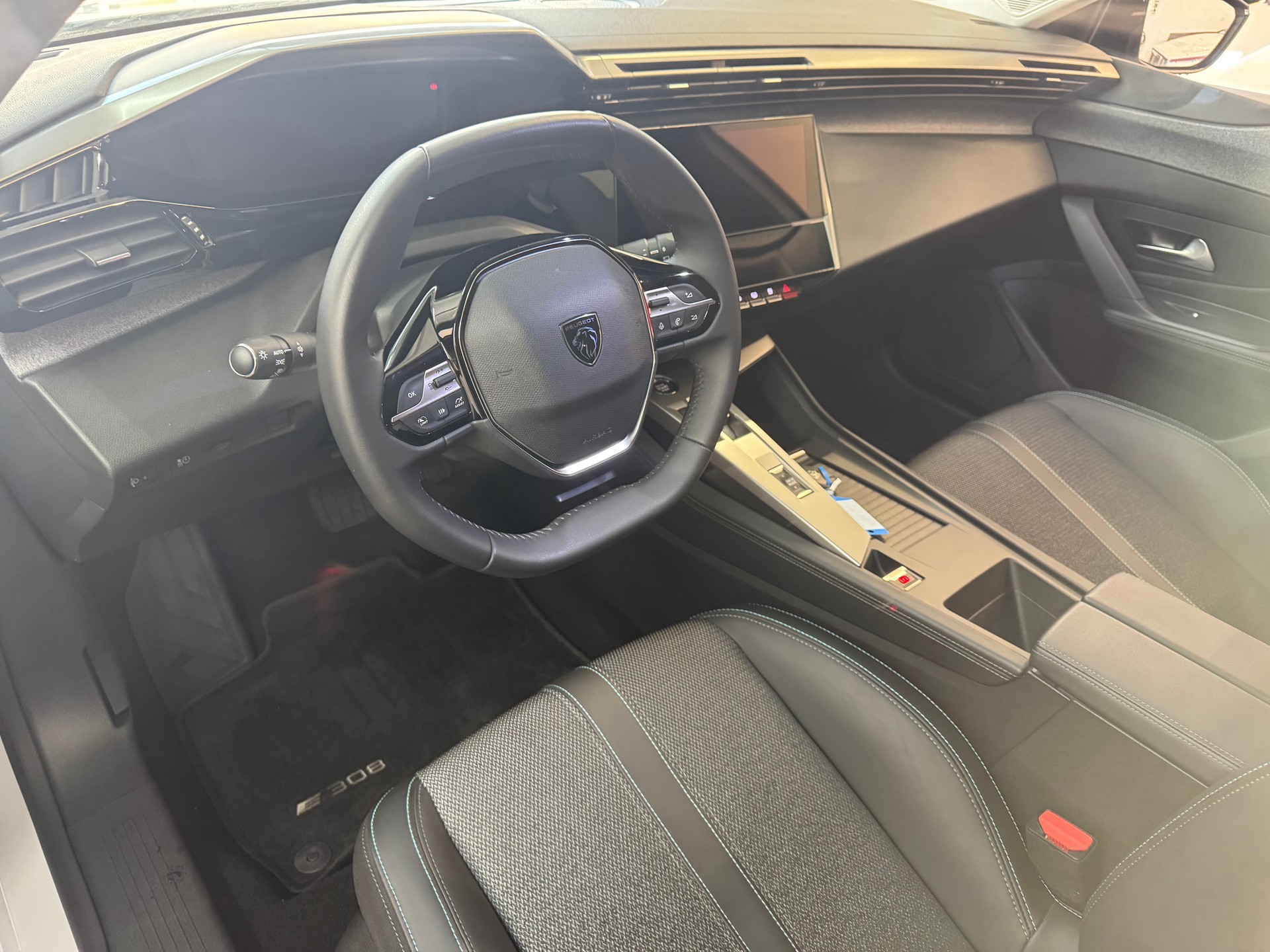 PEUGEOT 308 e SW Allure 54kWh-image-5