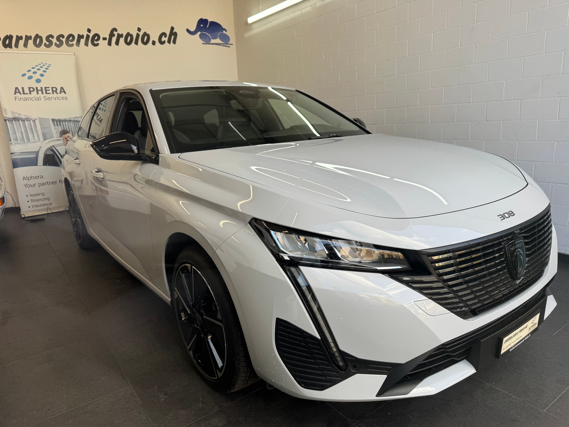 PEUGEOT 308 e SW Allure 54kWh-image-1