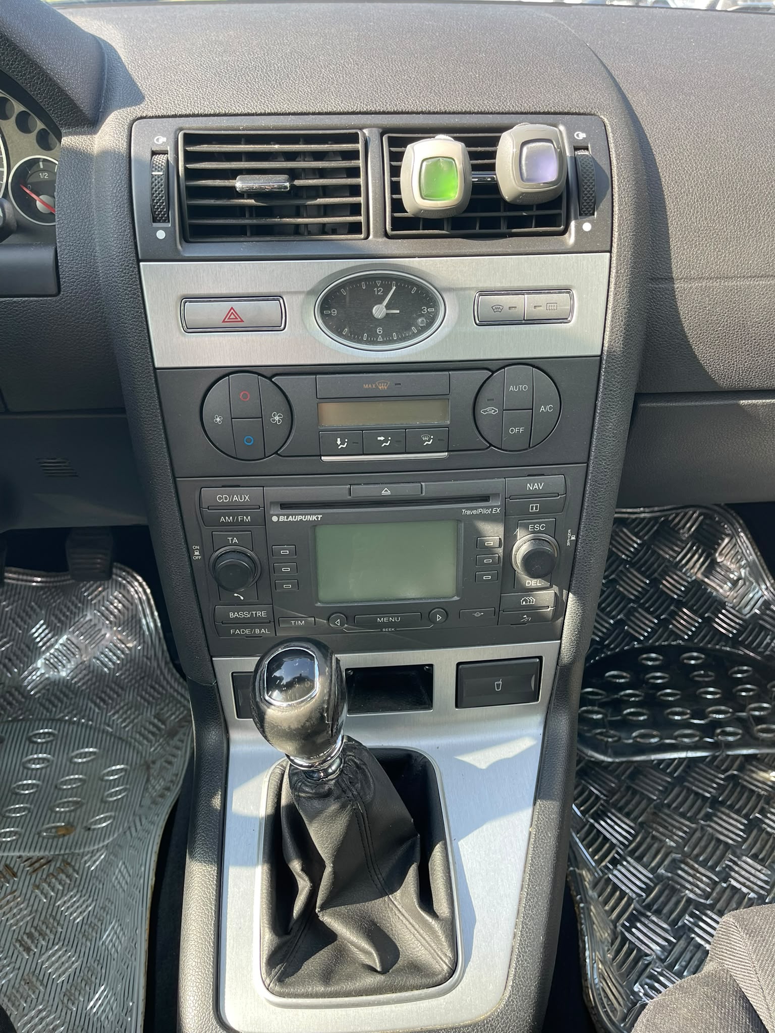 FORD Mondeo 2.0 TDCi 16V Carving-image-8