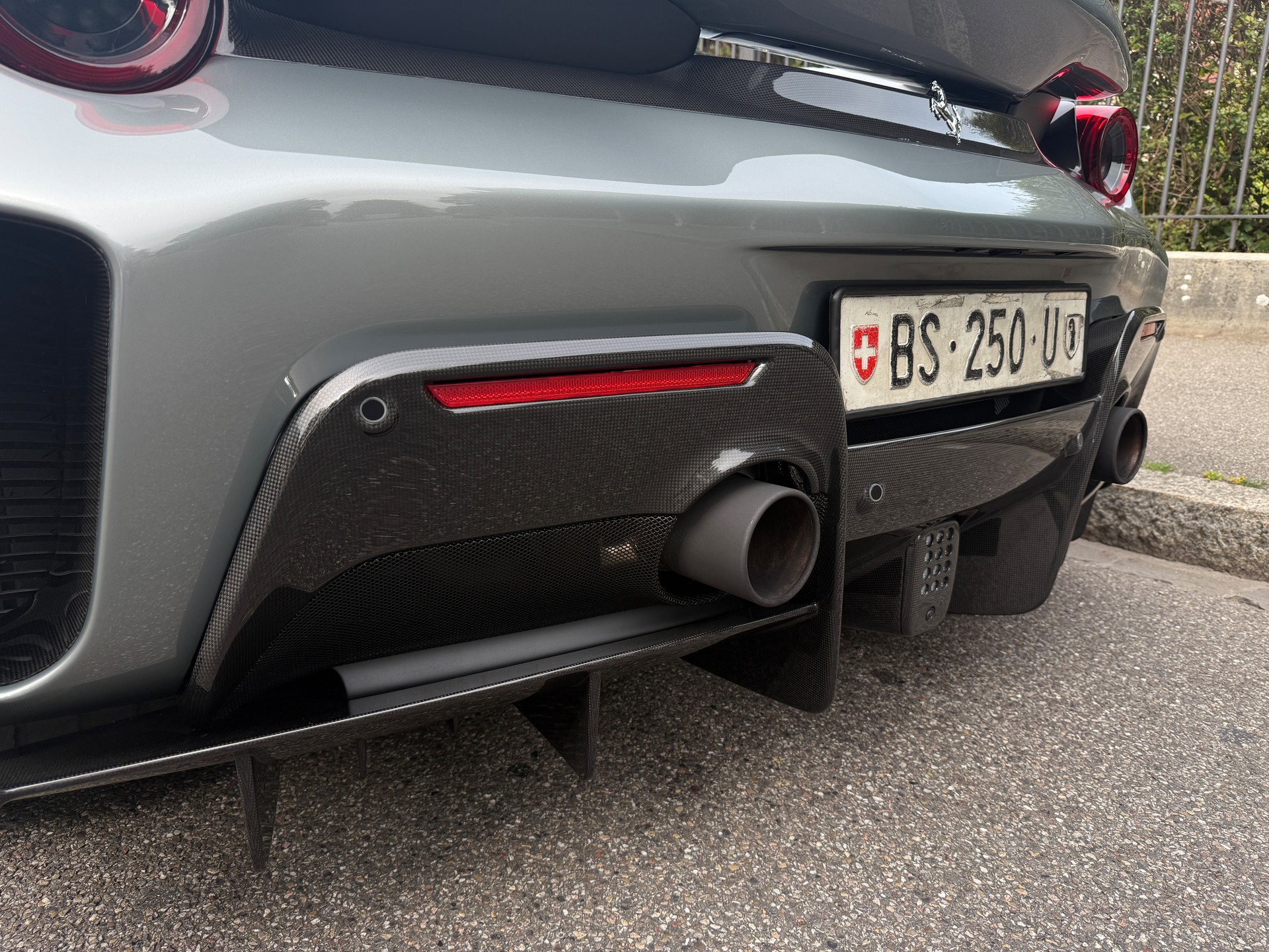 FERRARI 488 Pista 3.9 V8-image-16