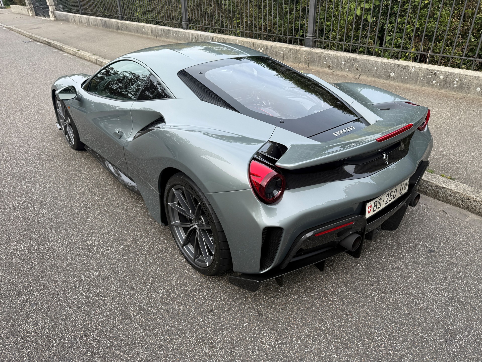 FERRARI 488 Pista 3.9 V8-image-1