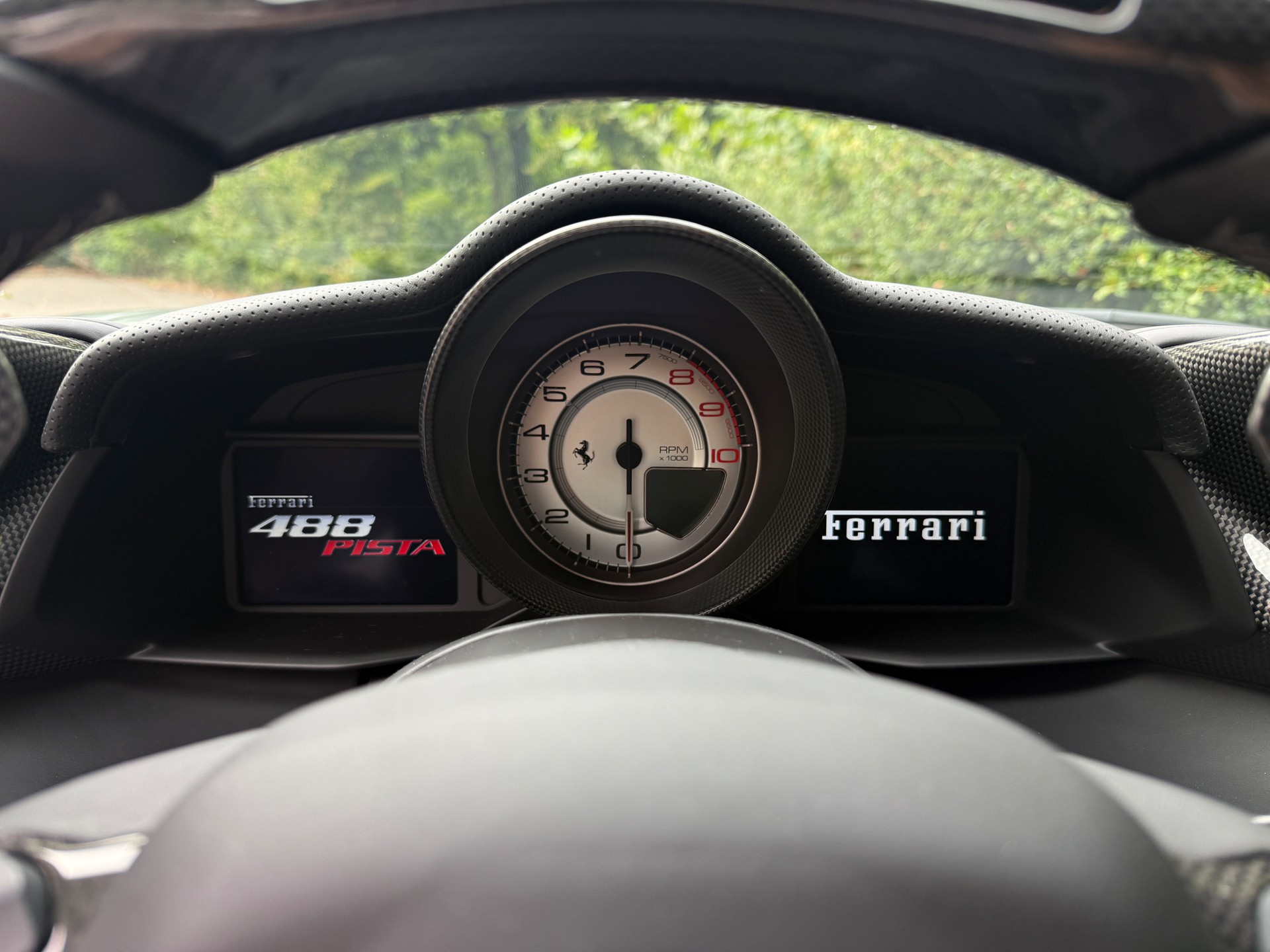 FERRARI 488 Pista 3.9 V8-image-7
