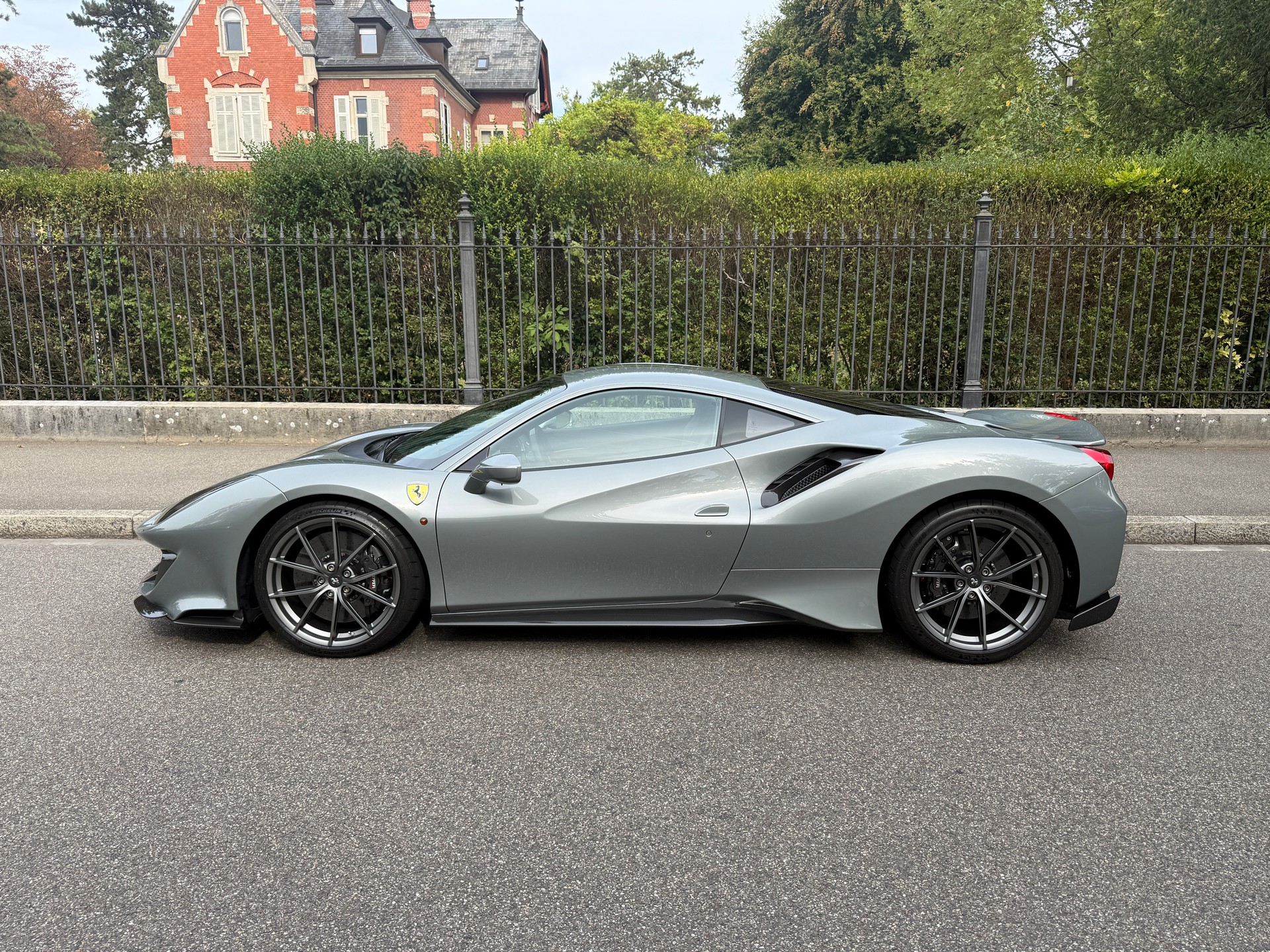FERRARI 488 Pista 3.9 V8-image-2