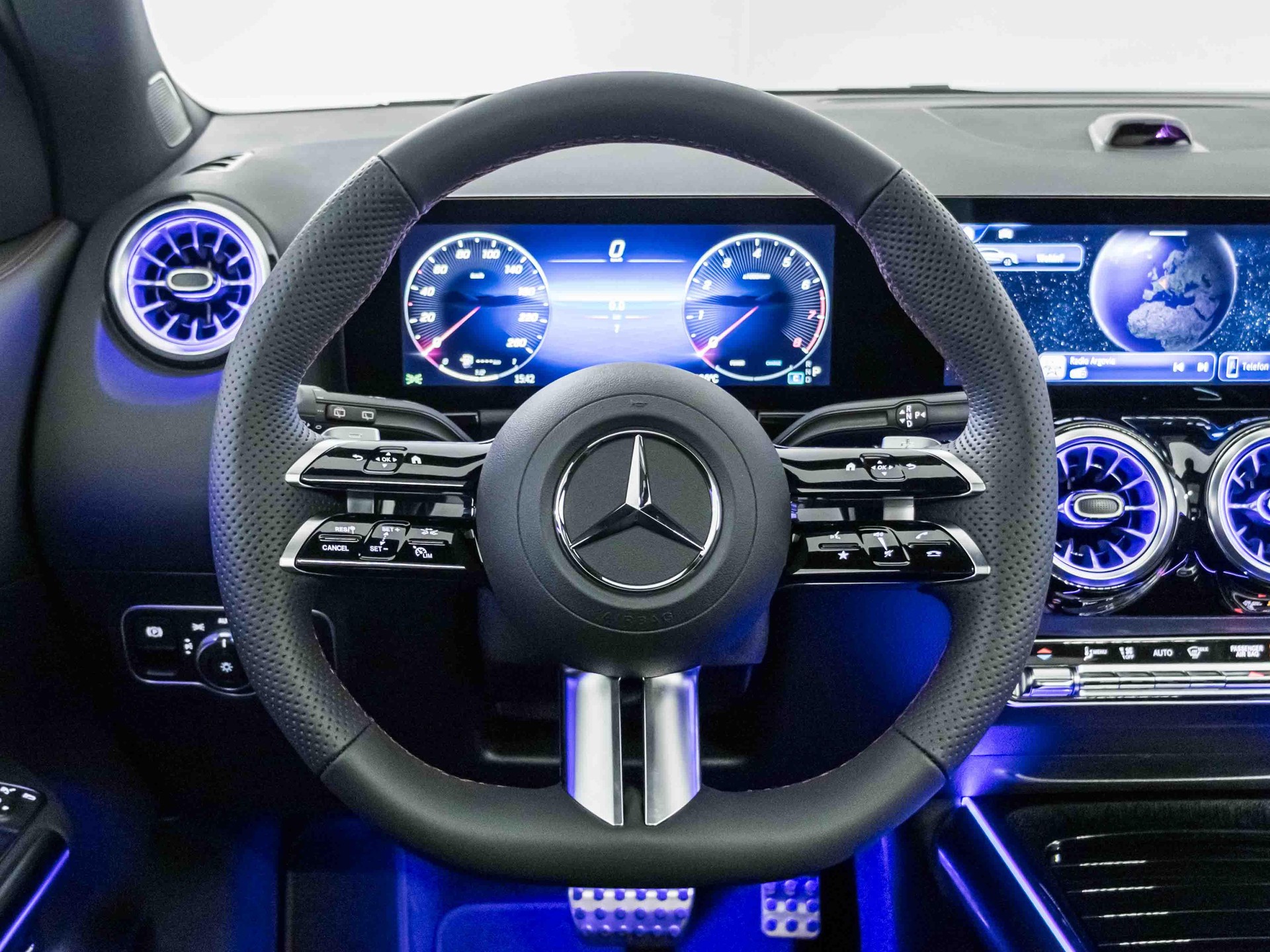 MERCEDES-BENZ GLA 200 Night Star-image-10