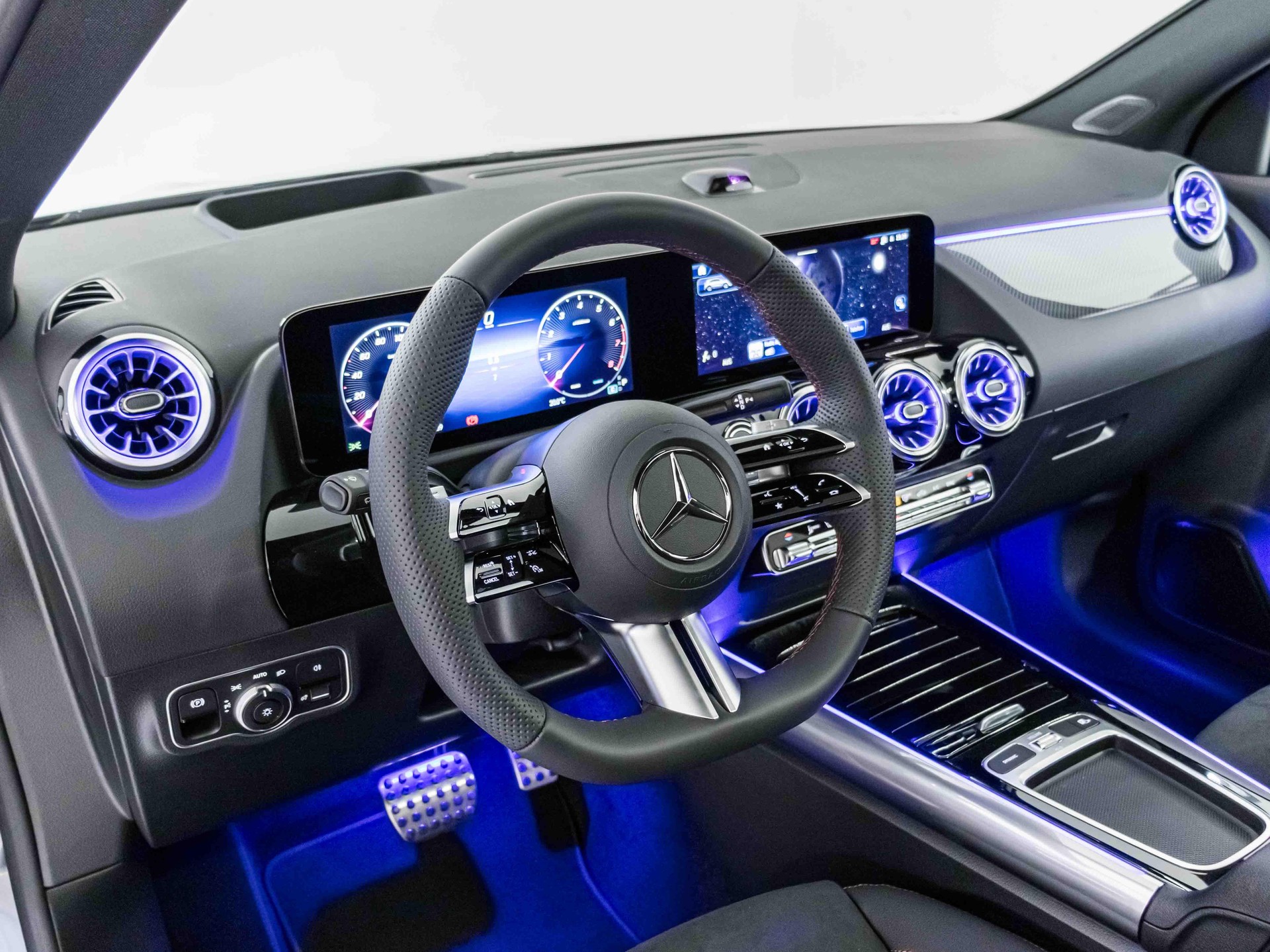 MERCEDES-BENZ GLA 200 Night Star-image-9