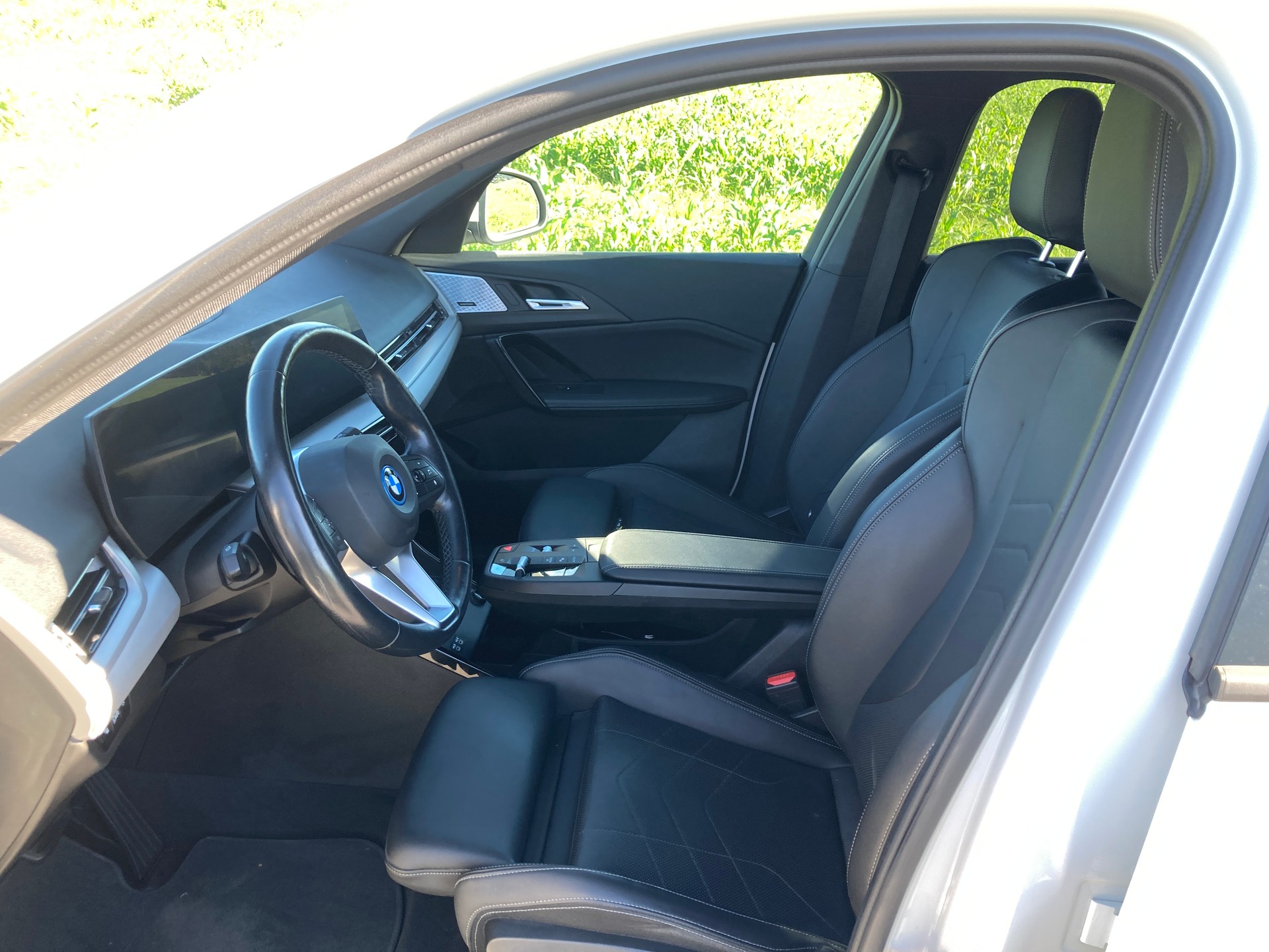 BMW iX1 xDrive 30-image-8