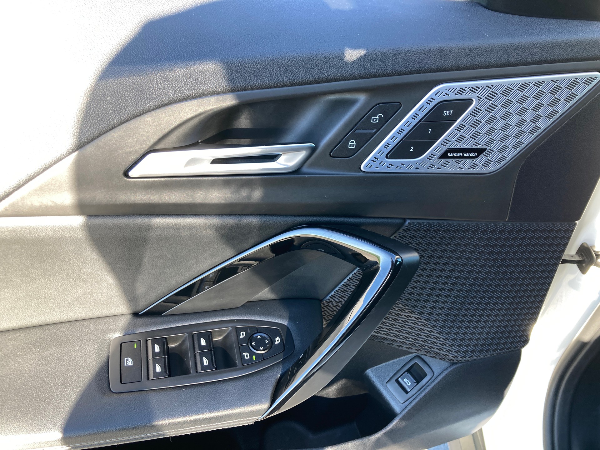 BMW iX1 xDrive 30-image-9