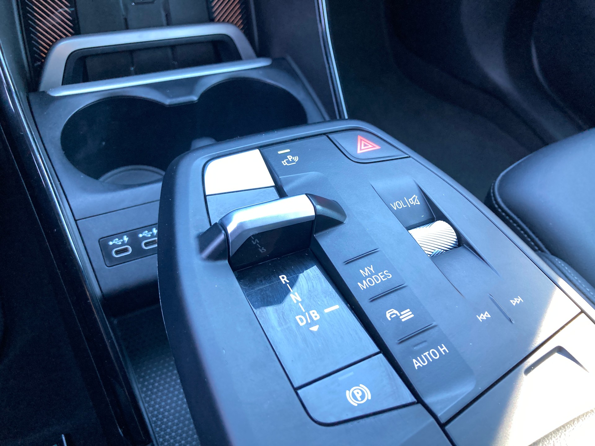 BMW iX1 xDrive 30-image-13