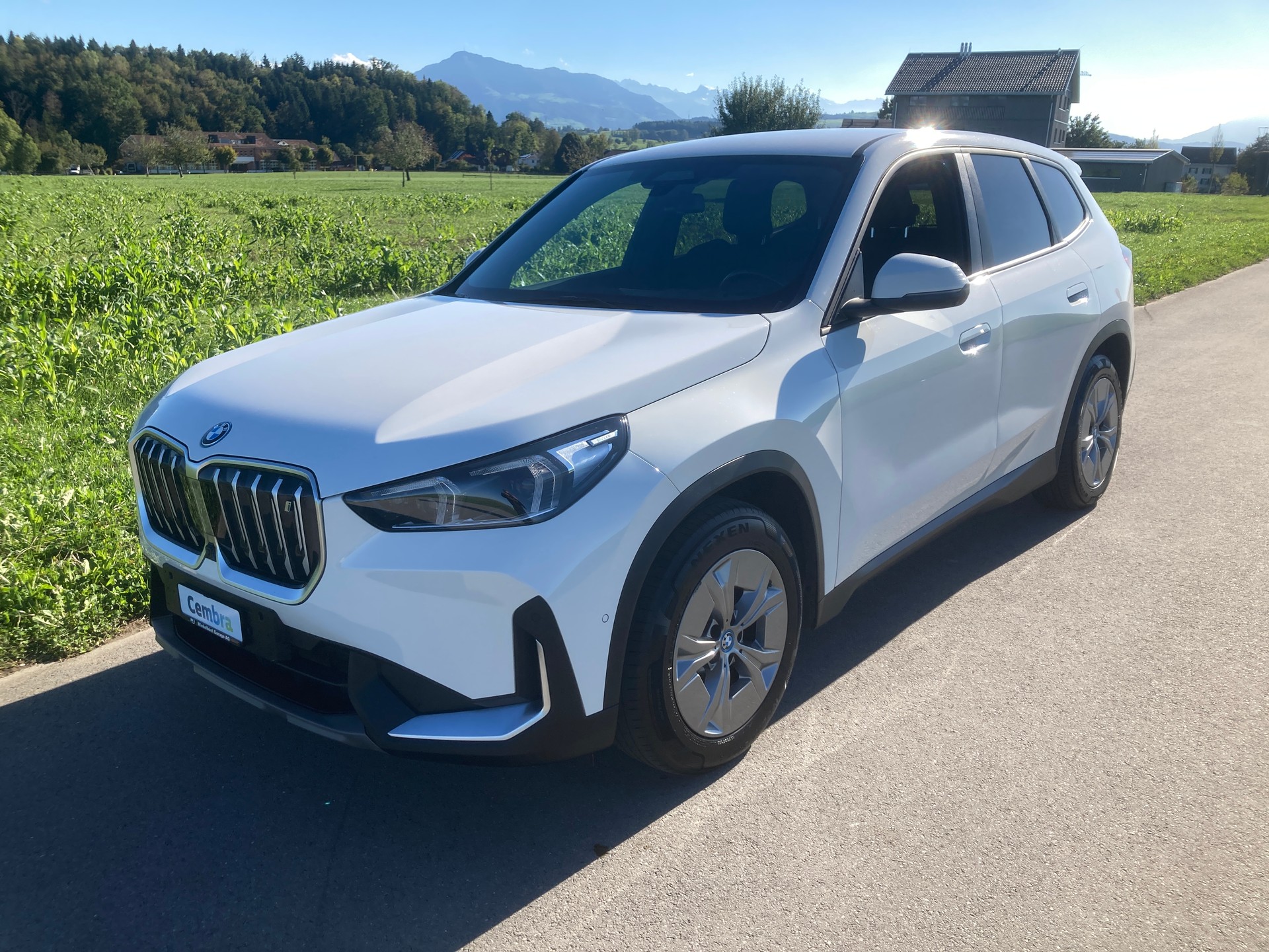 BMW iX1 xDrive 30-image-0