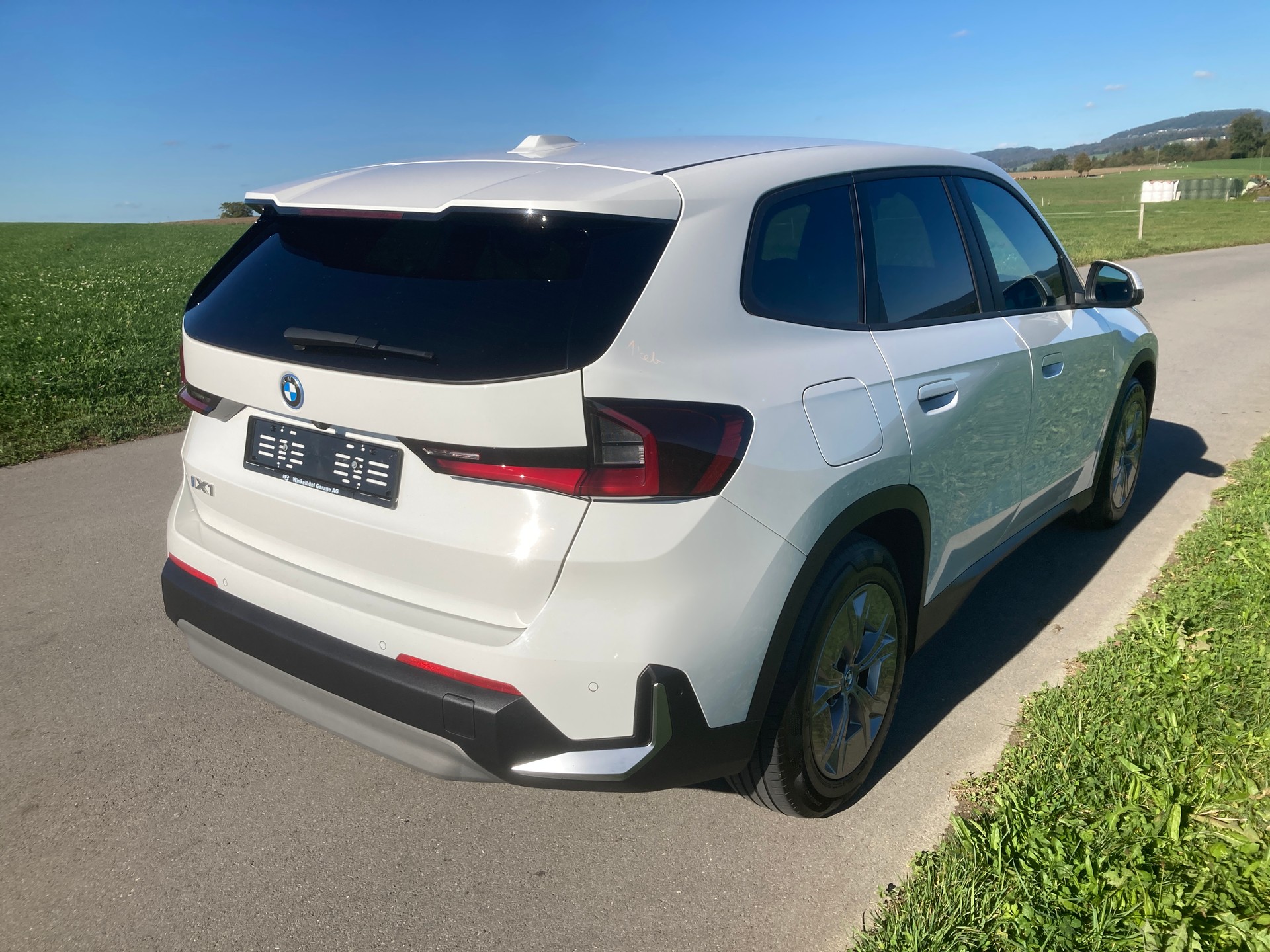 BMW iX1 xDrive 30-image-2