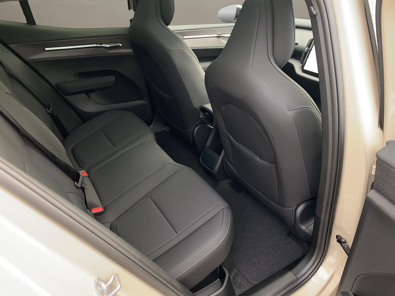 VOLVO EX 30 P8 Ultra AWD-image-11