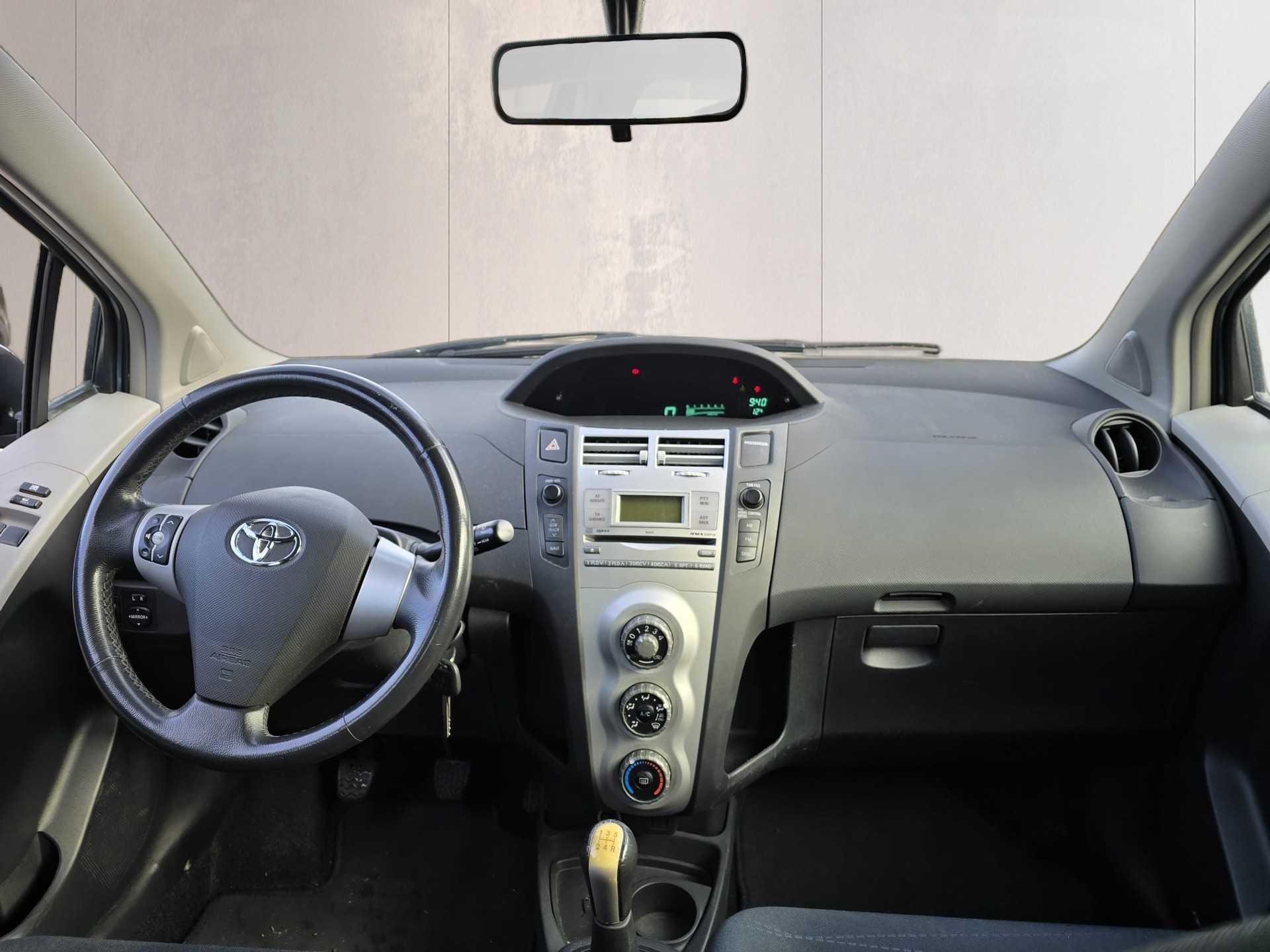 TOYOTA Yaris 1.3 Linea Luna-image-8