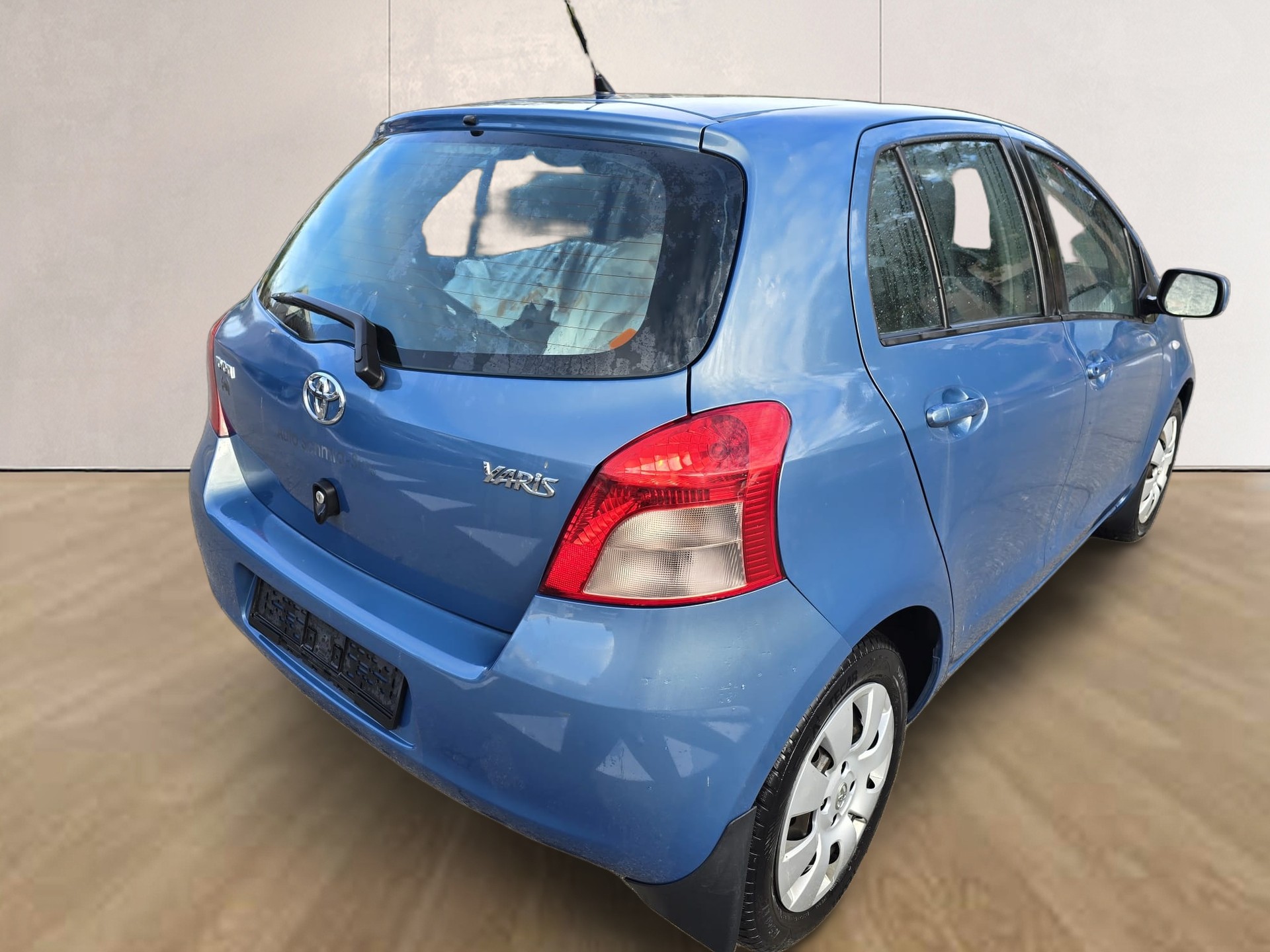 TOYOTA Yaris 1.3 Linea Luna-image-3