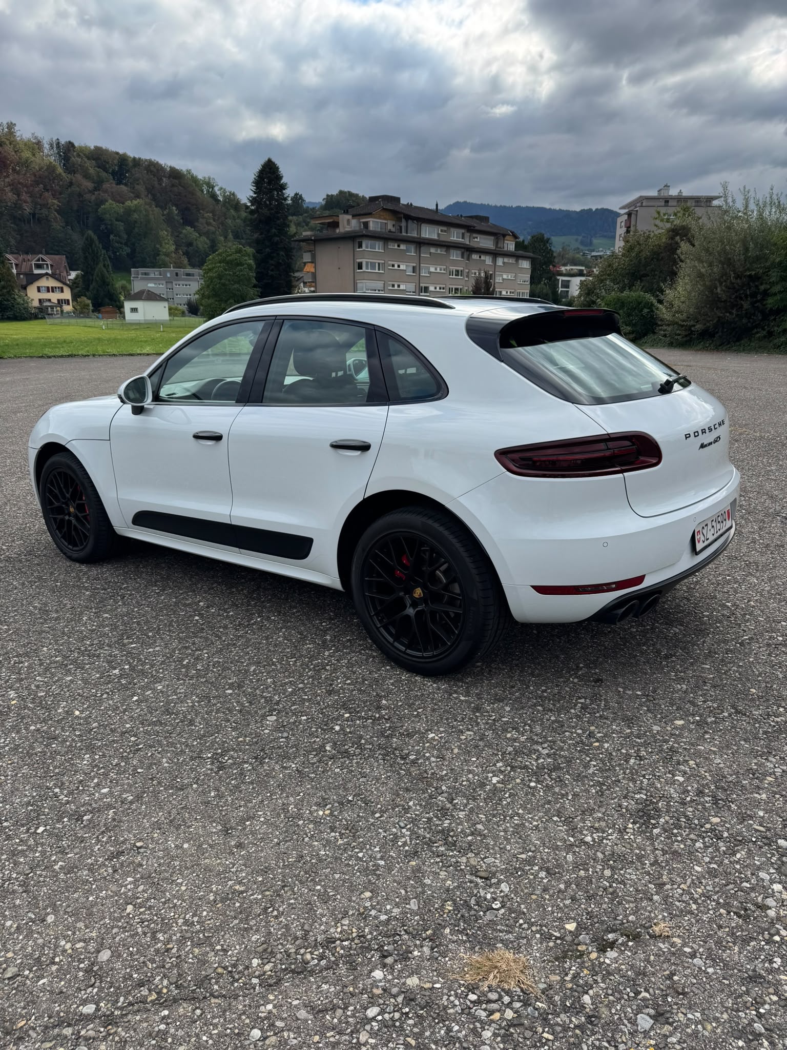 PORSCHE 3.0 V6 GTS-image-1