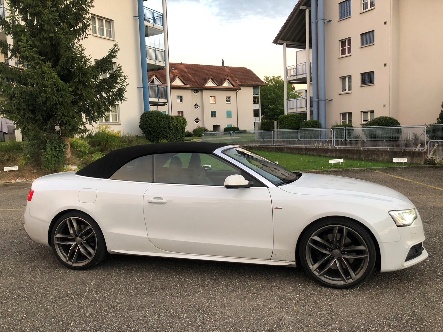 AUDI A5 Cabriolet 3.0 TDI clean quattro S-tronic-image-2