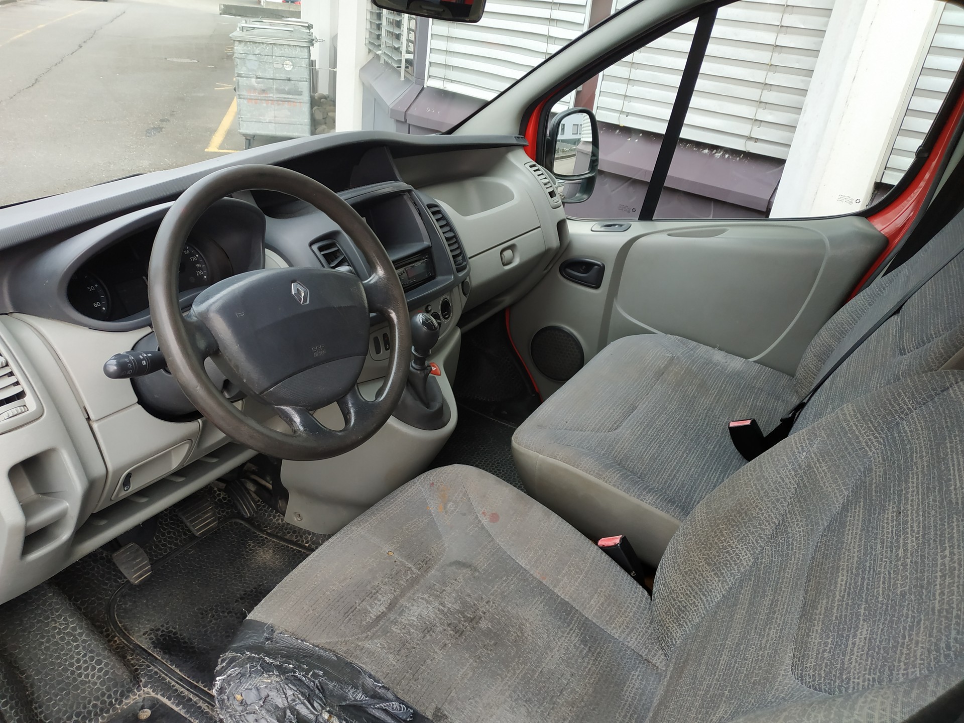 RENAULT Trafic 2.0 dCi 90 2.7t L1H1-image-8