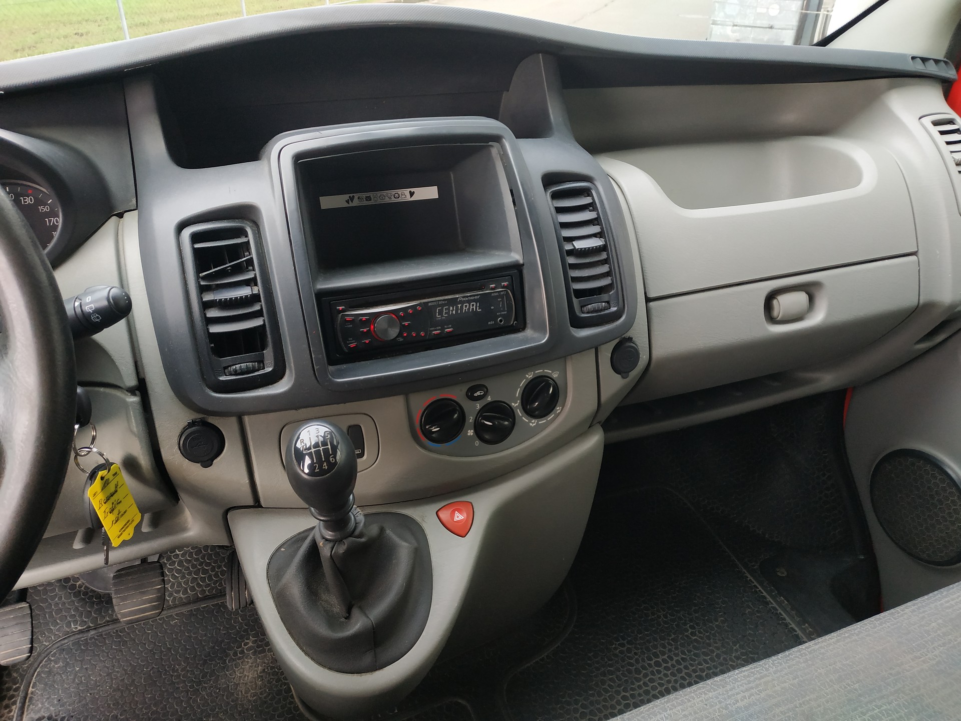 RENAULT Trafic 2.0 dCi 90 2.7t L1H1-image-9