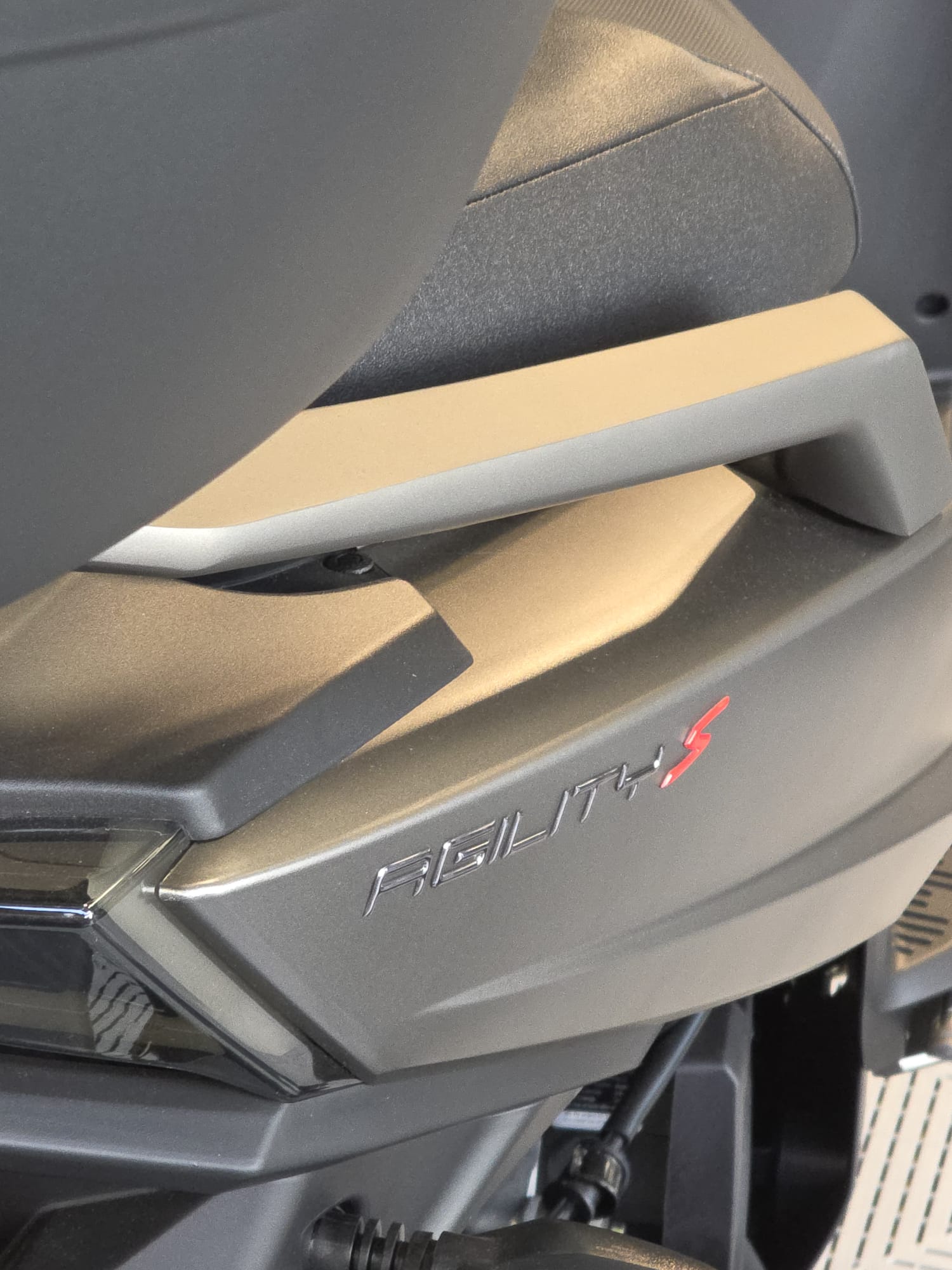 KYMCO Agility S 125i ABS Topcase-image-3