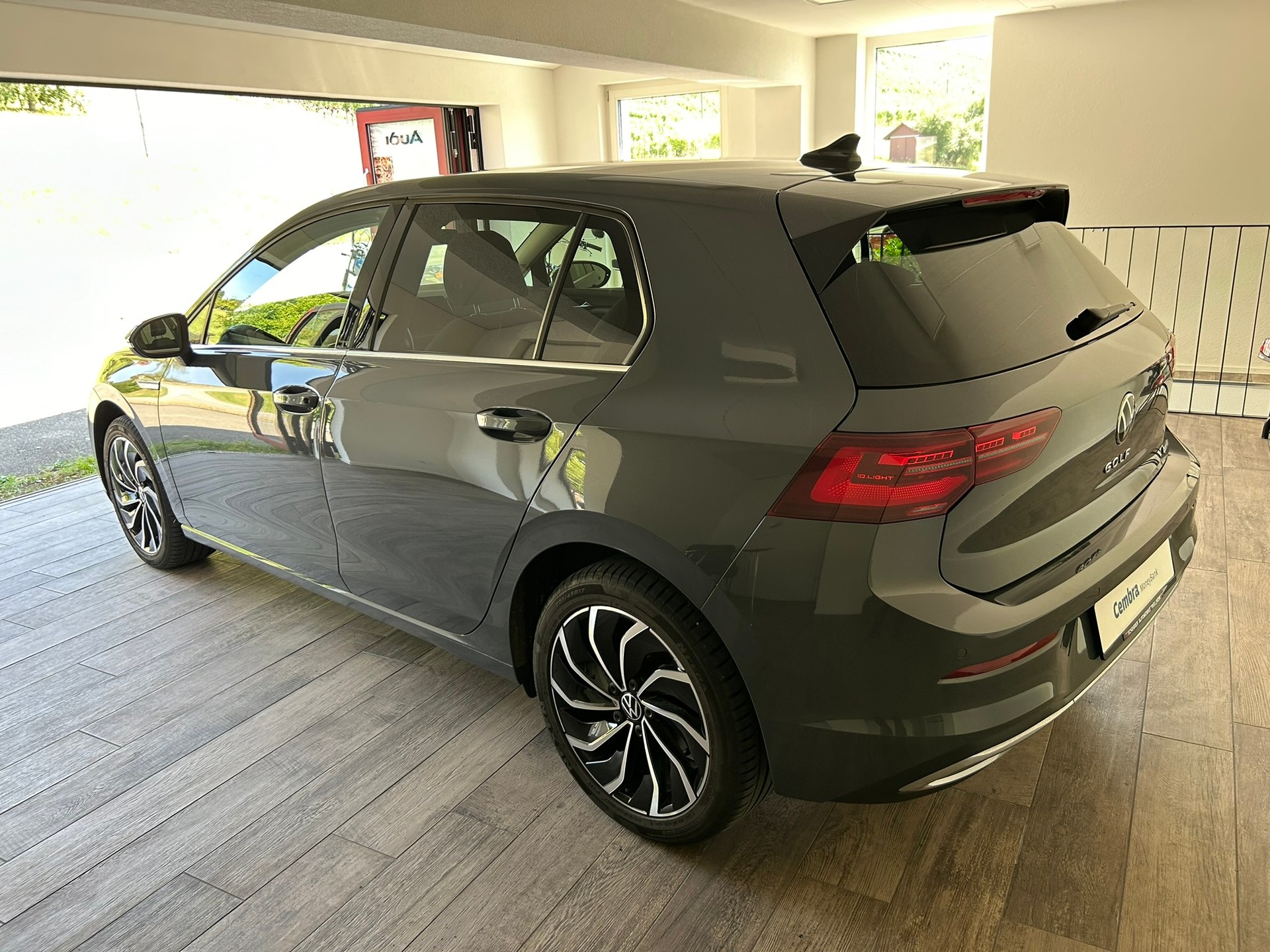 VW Golf VIII 2.0 TSI Style DSG 4Motion – Allrad, Power & Top Ausstattung!-image-4