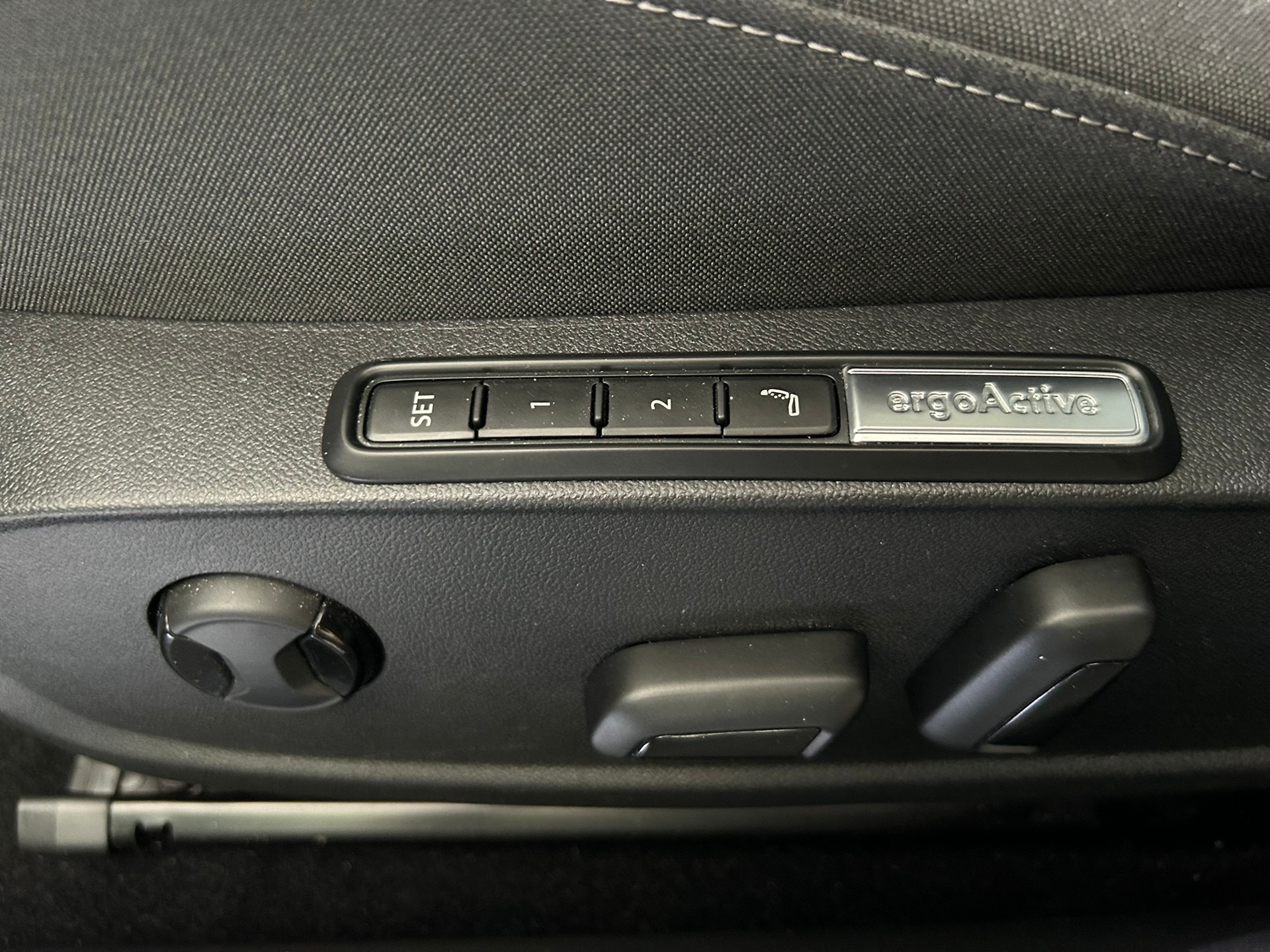 VW Golf VIII 2.0 TSI Style DSG 4Motion – Allrad, Power & Top Ausstattung!-image-12