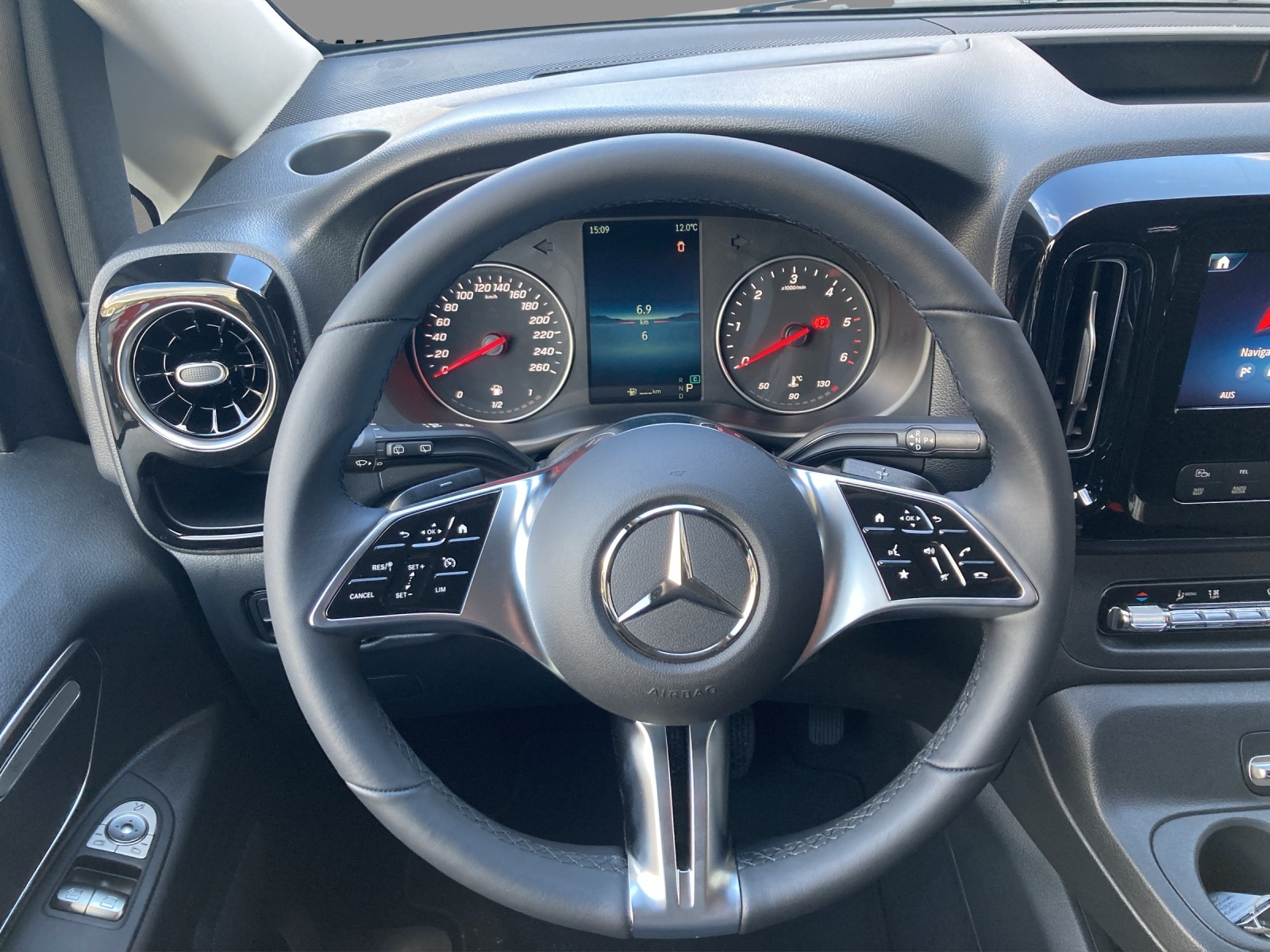 MERCEDES-BENZ Vito 116 CDI Lang Tourer 9G-Tronic 4M Select-image-11