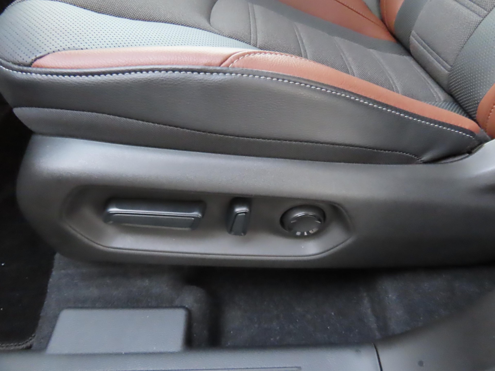 SUZUKI e Vitara Compact Top 4x4-image-11