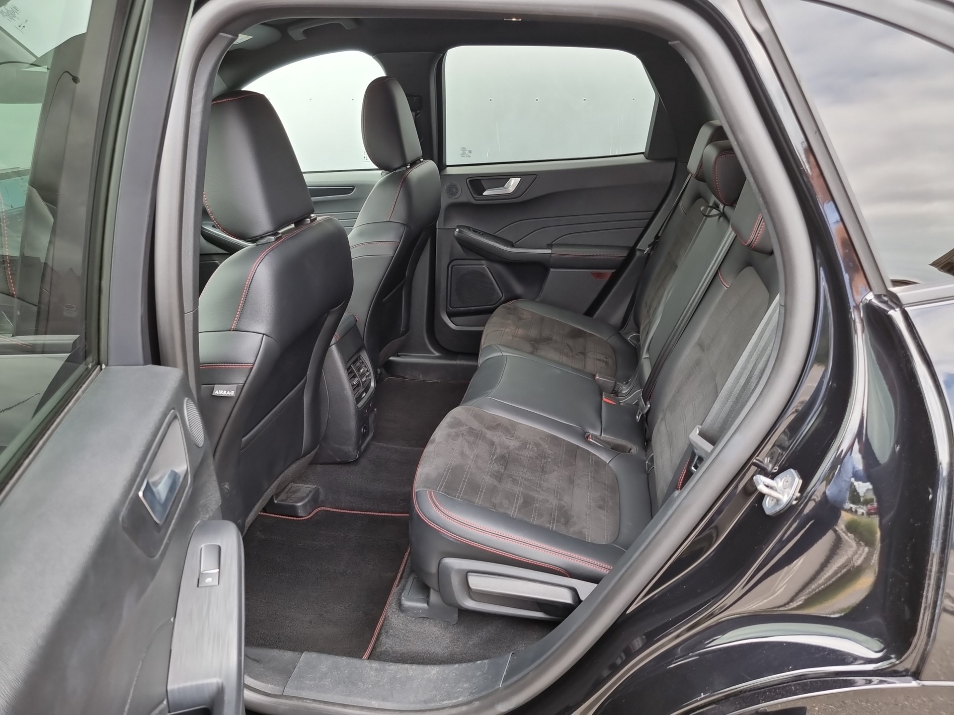 FORD Kuga 2.5 Hybrid ST-Line X 4x4-image-13