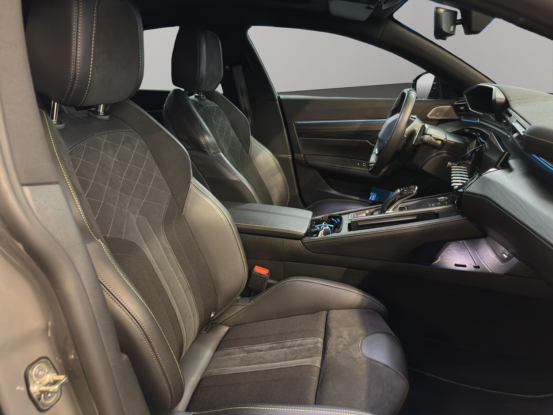 PEUGEOT 508 1.6 Plug-in Hybrid4 PSE-image-3