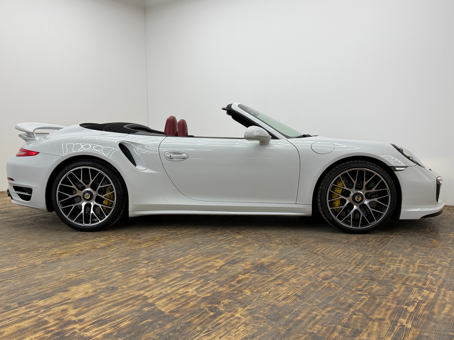 PORSCHE 911 Turbo S Cabrio PDK-image-16