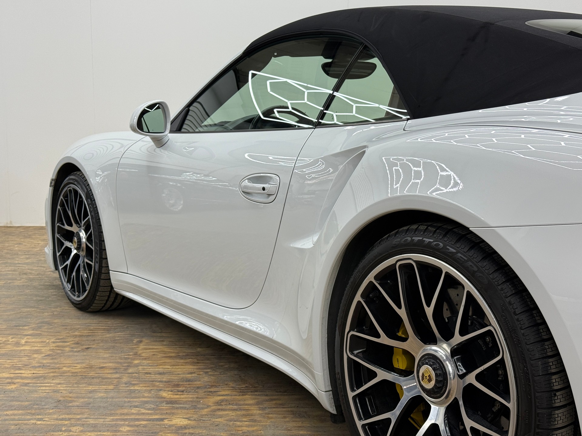 PORSCHE 911 Turbo S Cabrio PDK-image-8