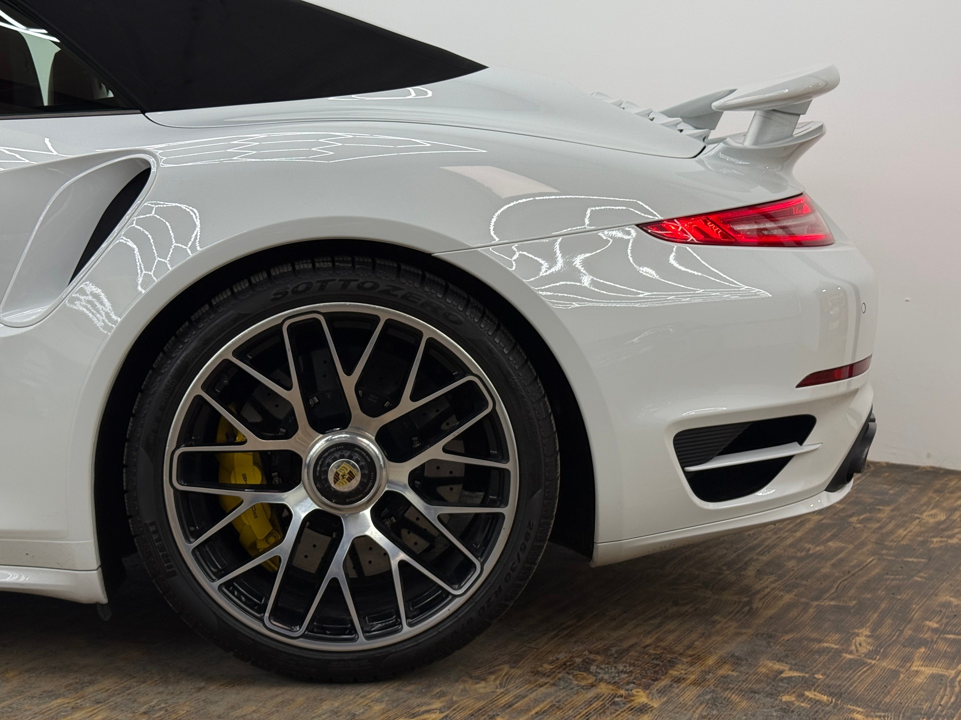 PORSCHE 911 Turbo S Cabrio PDK-image-9