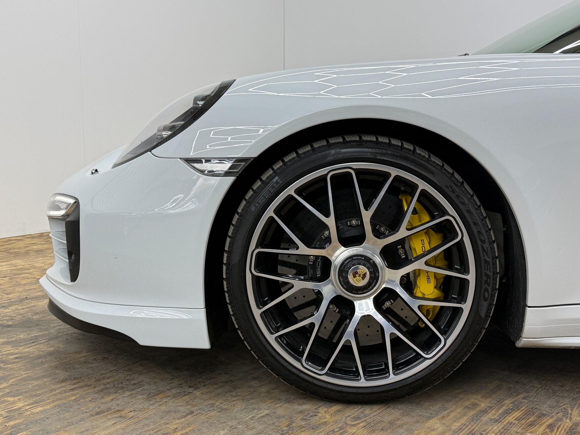 PORSCHE 911 Turbo S Cabrio PDK-image-6
