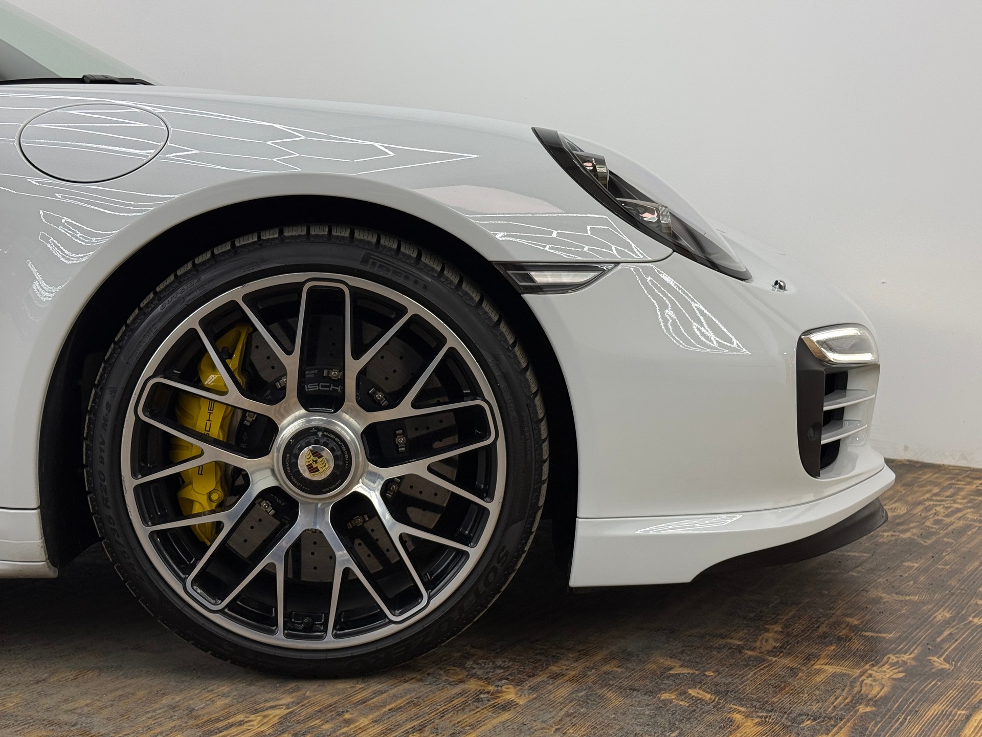 PORSCHE 911 Turbo S Cabrio PDK-image-19