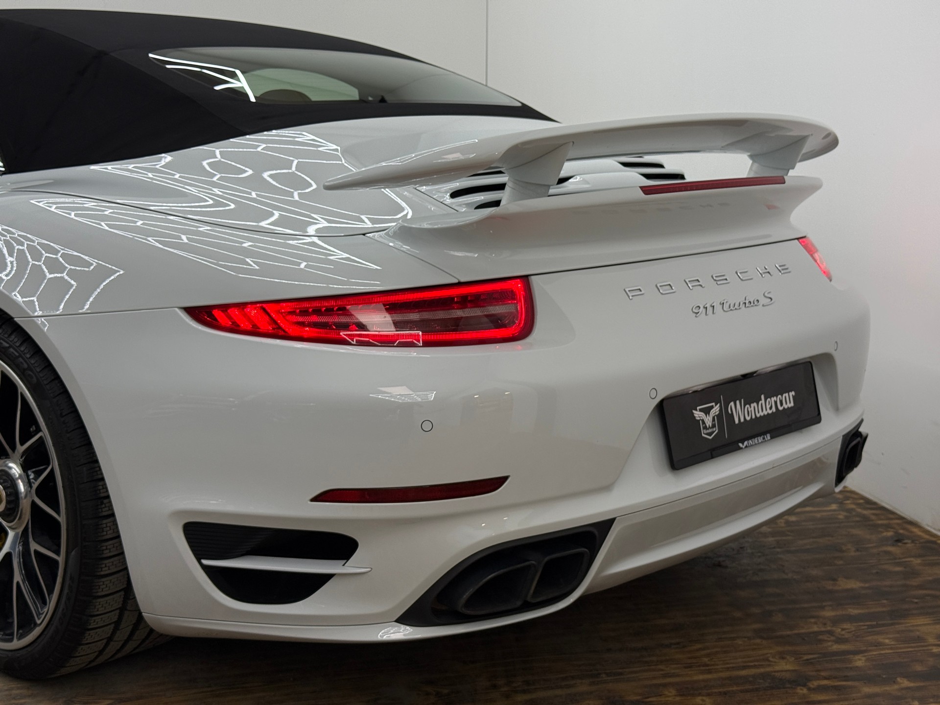 PORSCHE 911 Turbo S Cabrio PDK-image-11