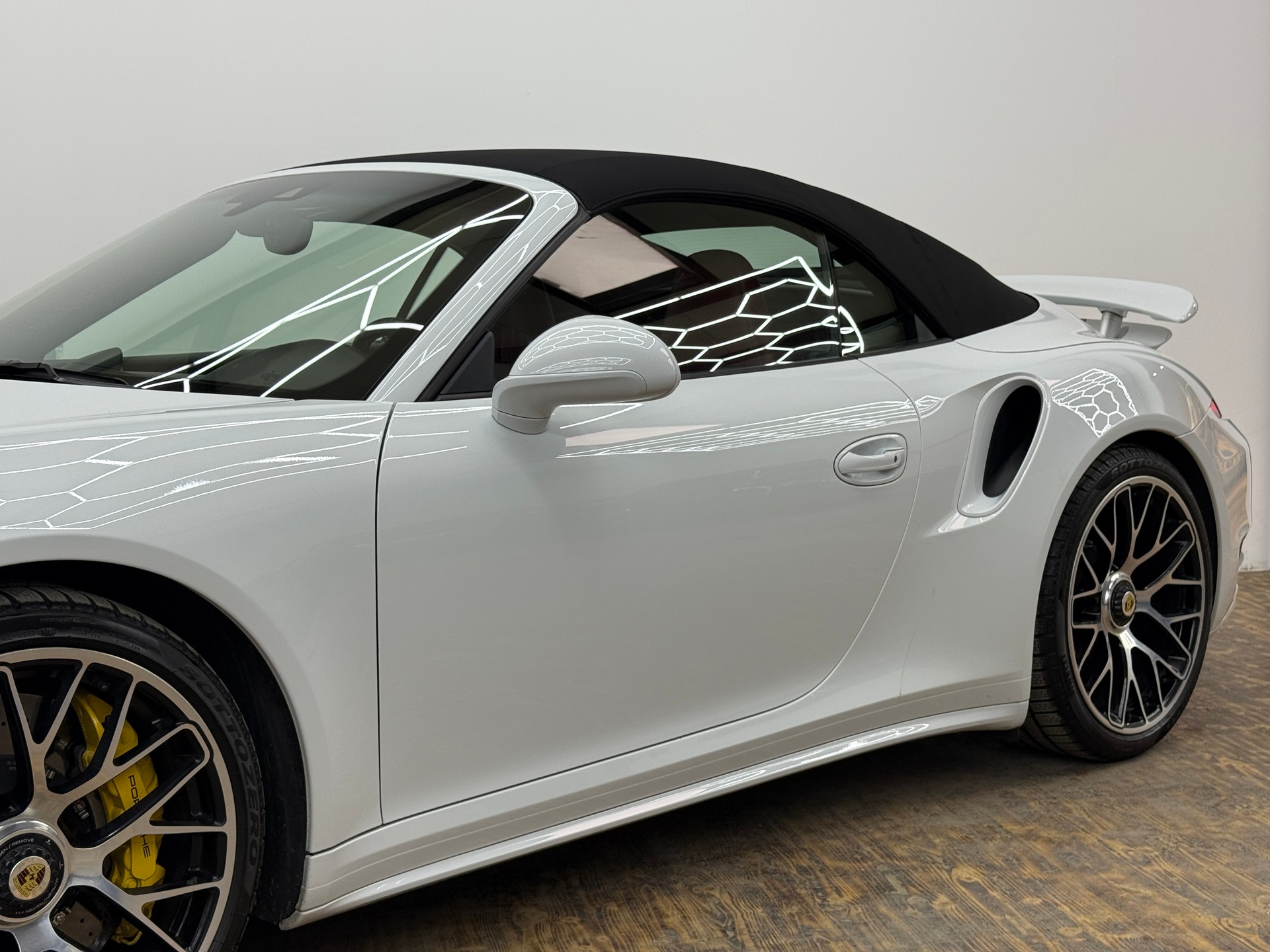 PORSCHE 911 Turbo S Cabrio PDK-image-7