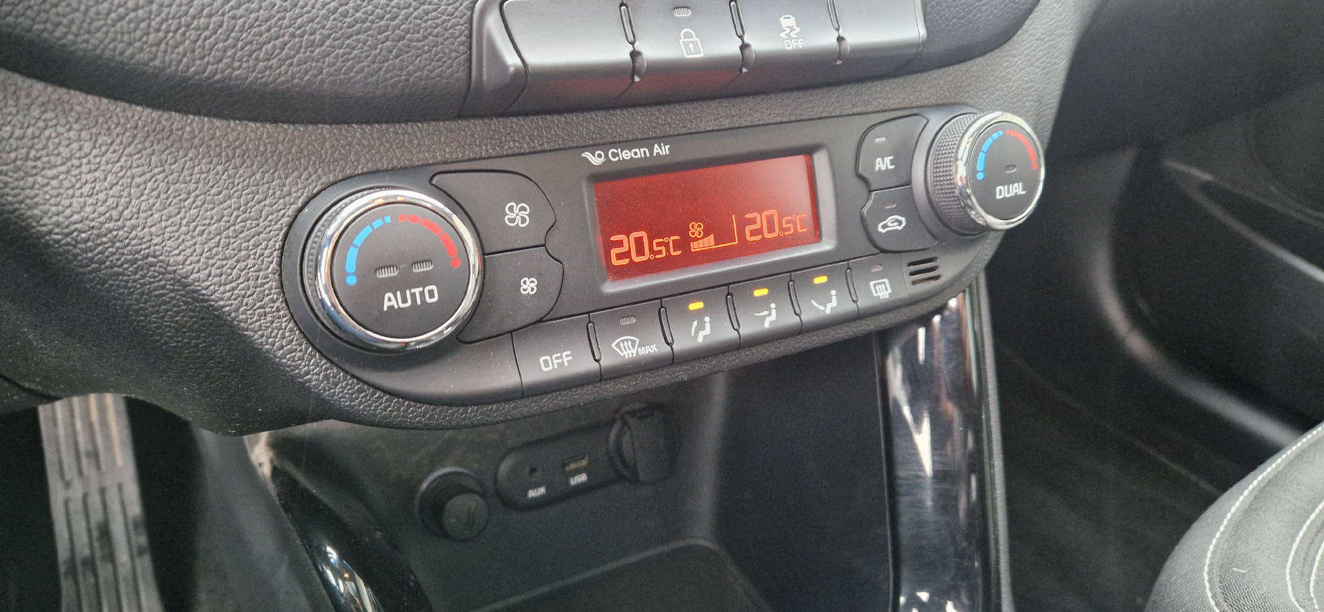 KIA Ceed Sportswagon 1.6 GDi FIFA World Cup Edition-image-6