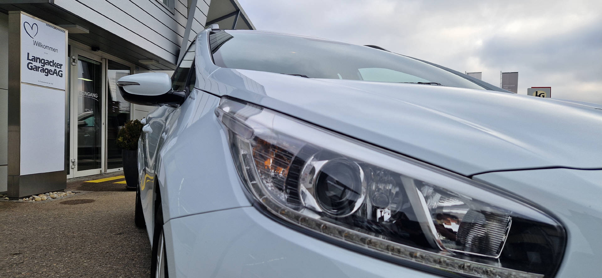 KIA Ceed Sportswagon 1.6 GDi FIFA World Cup Edition-image-15