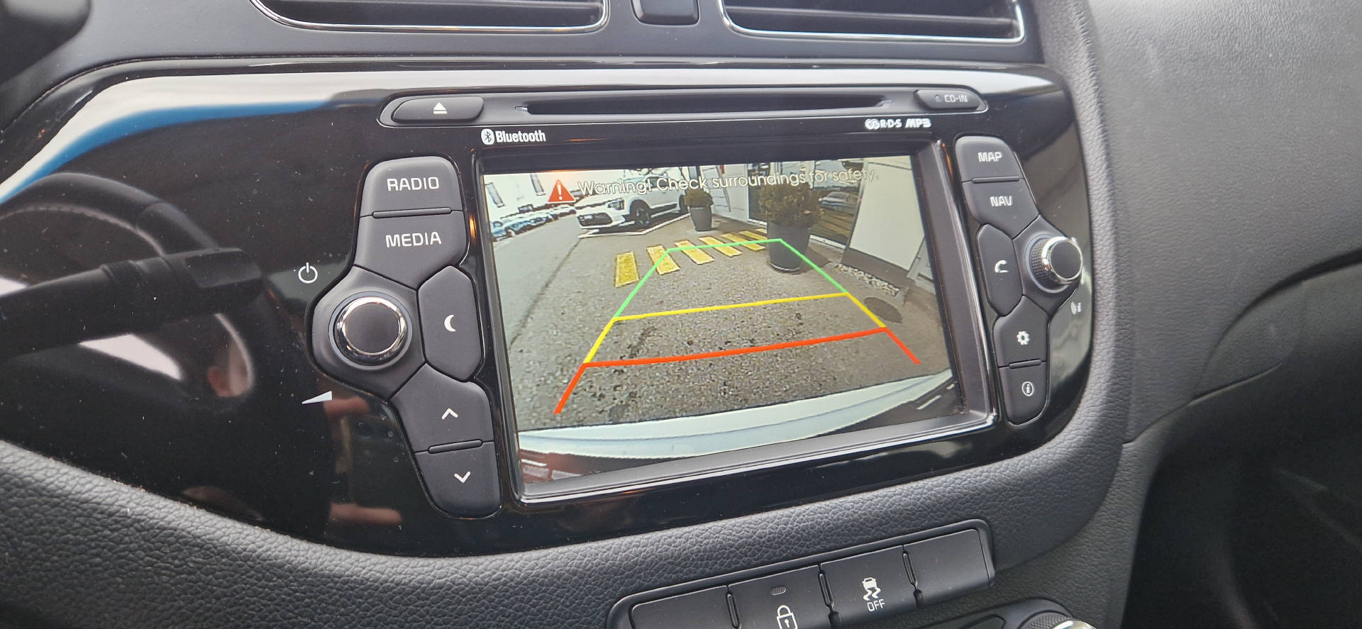 KIA Ceed Sportswagon 1.6 GDi FIFA World Cup Edition-image-5