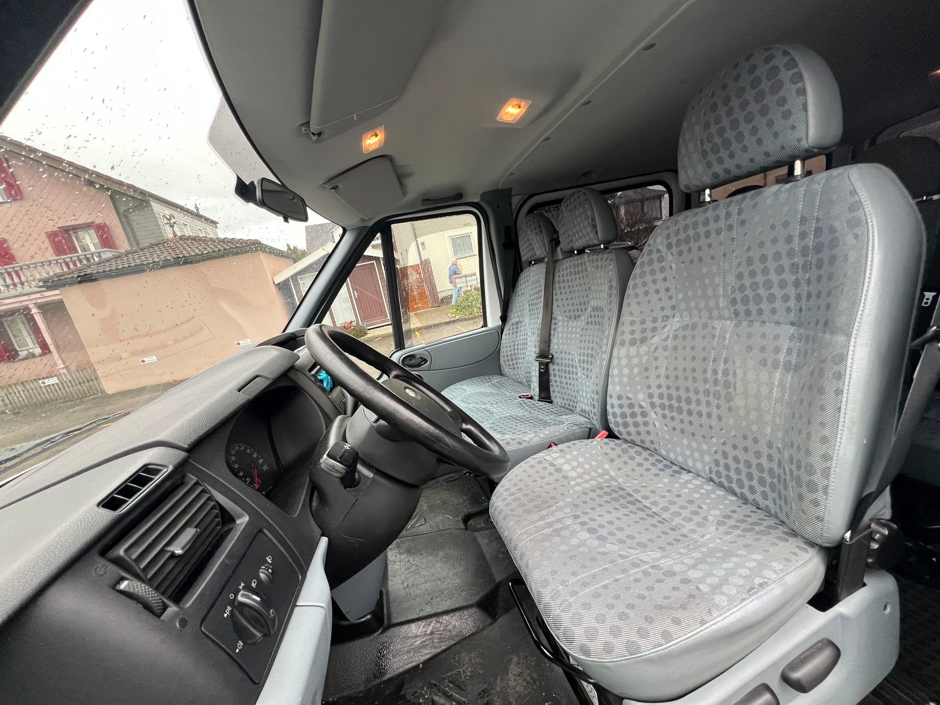 FORD Transit 280S-image-12