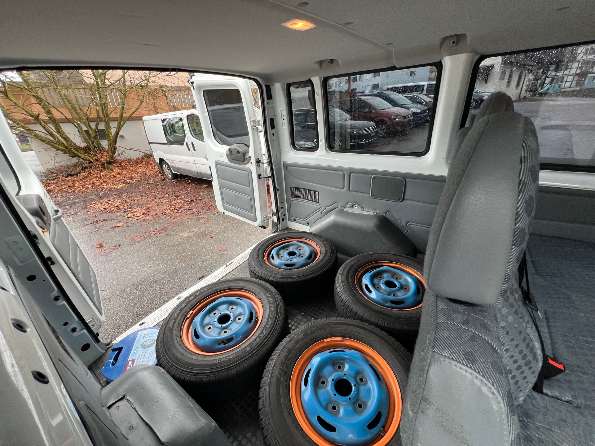 FORD Transit 280S-image-16