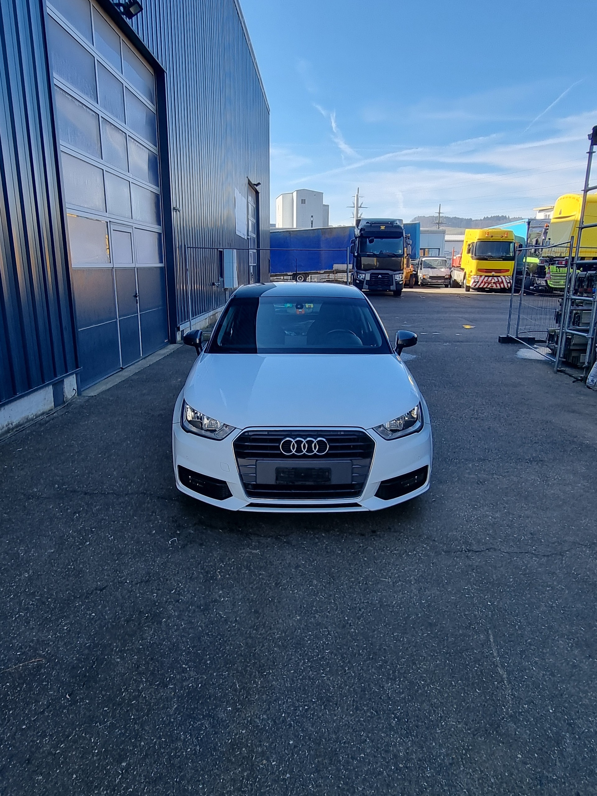AUDI A1 Sportback 1.6 TDI S-tronic-image-2