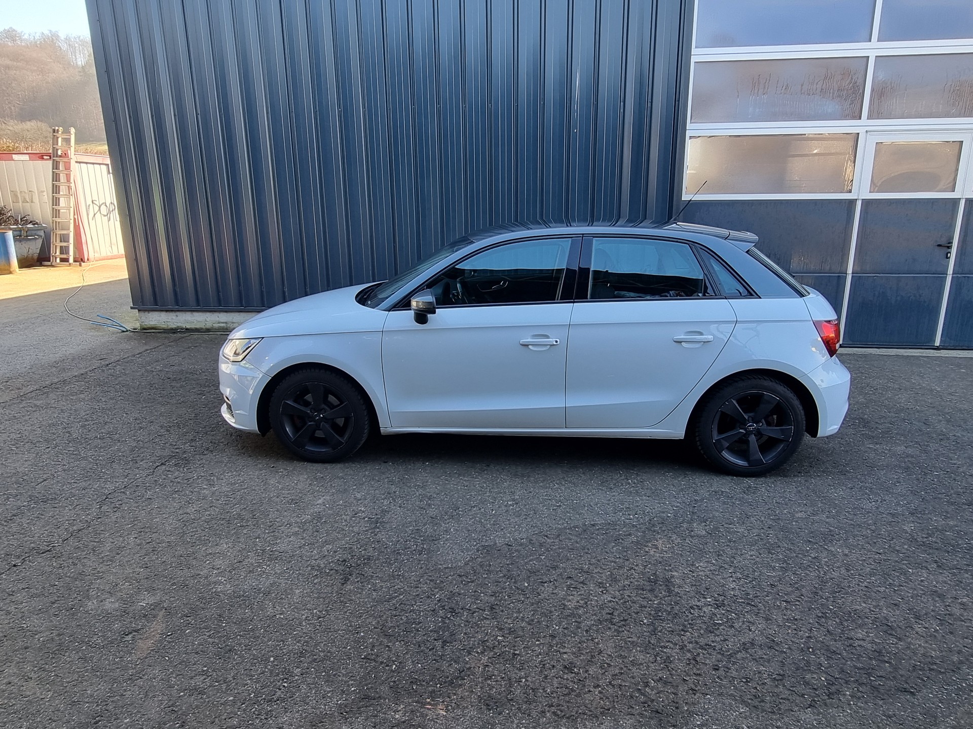 AUDI A1 Sportback 1.6 TDI S-tronic-image-6