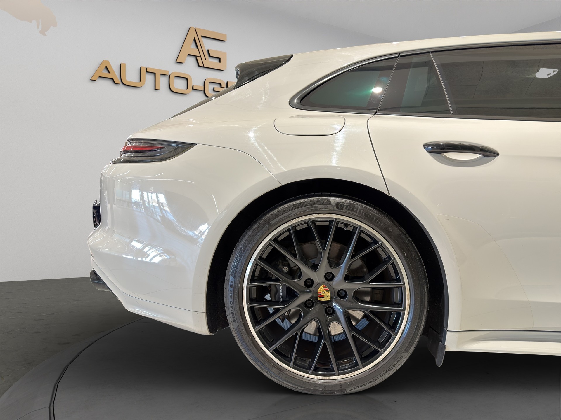 PORSCHE Panamera 4 E-Hybrid Sport Turismo PDK-image-9