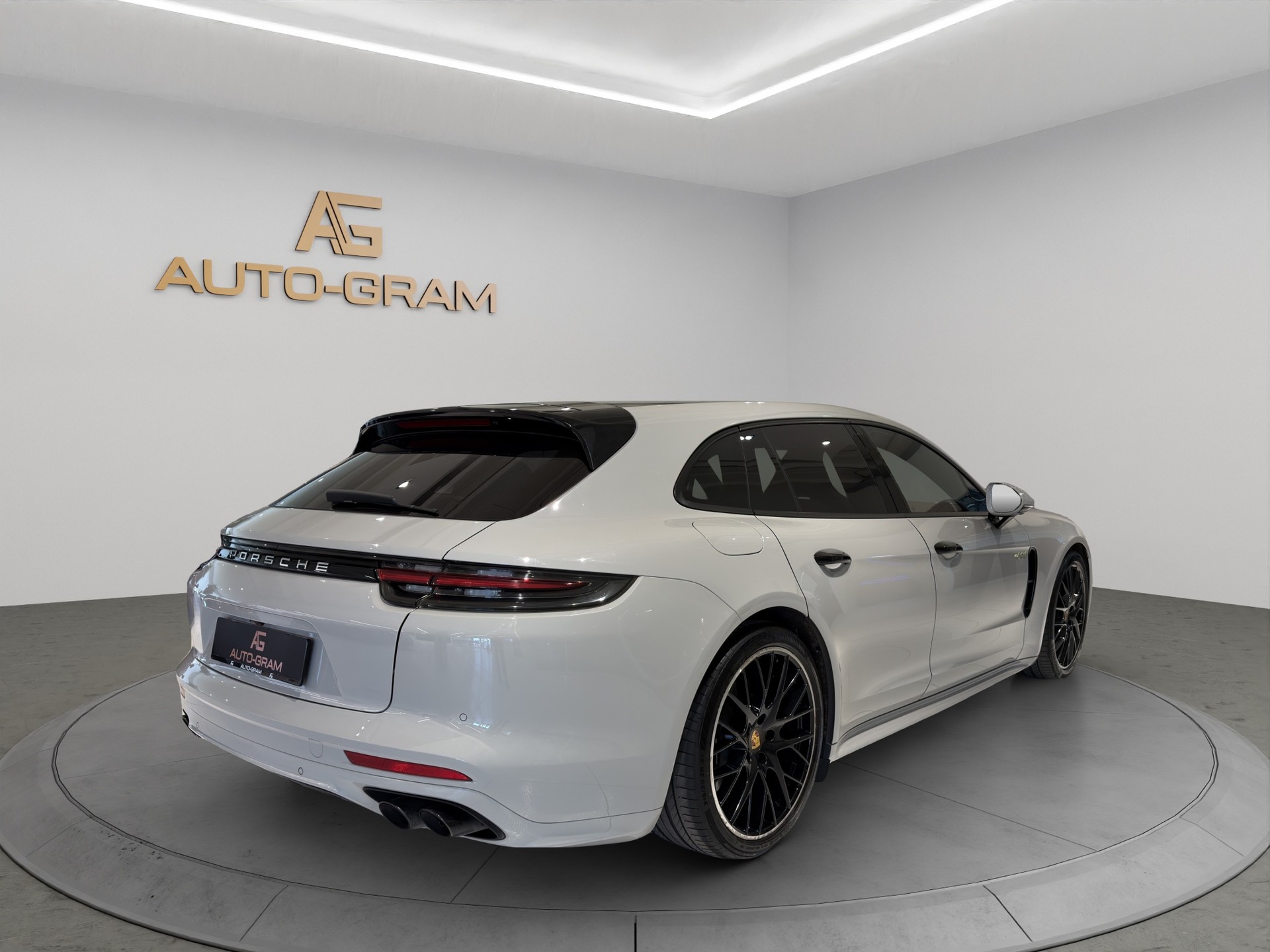 PORSCHE Panamera 4 E-Hybrid Sport Turismo PDK-image-4