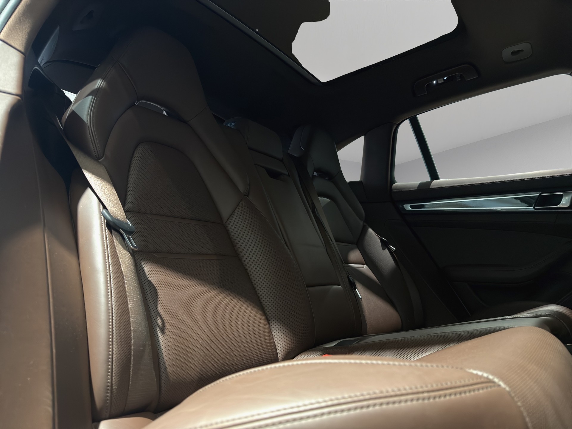 PORSCHE Panamera 4 E-Hybrid Sport Turismo PDK-image-17
