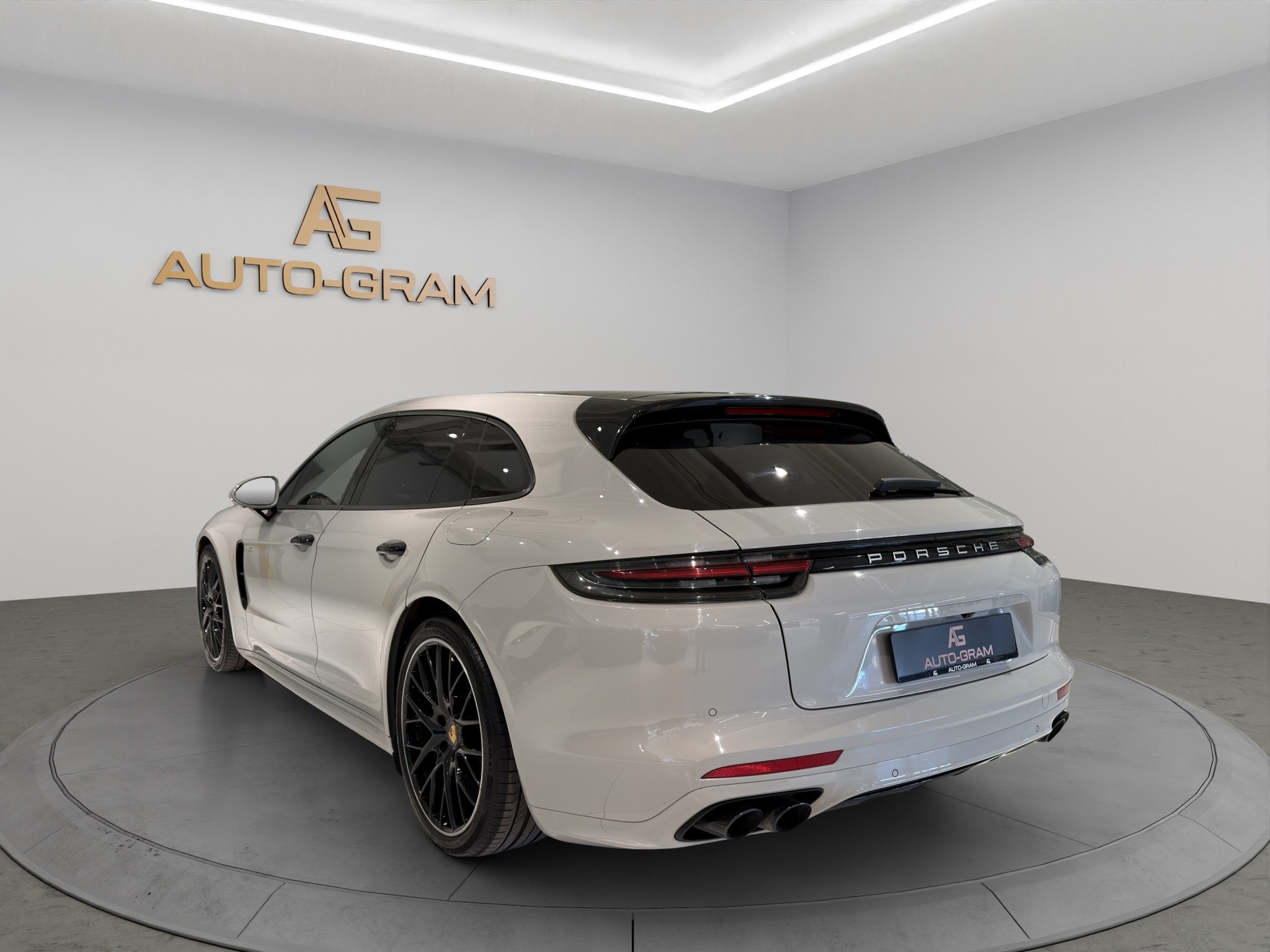 PORSCHE Panamera 4 E-Hybrid Sport Turismo PDK-image-2