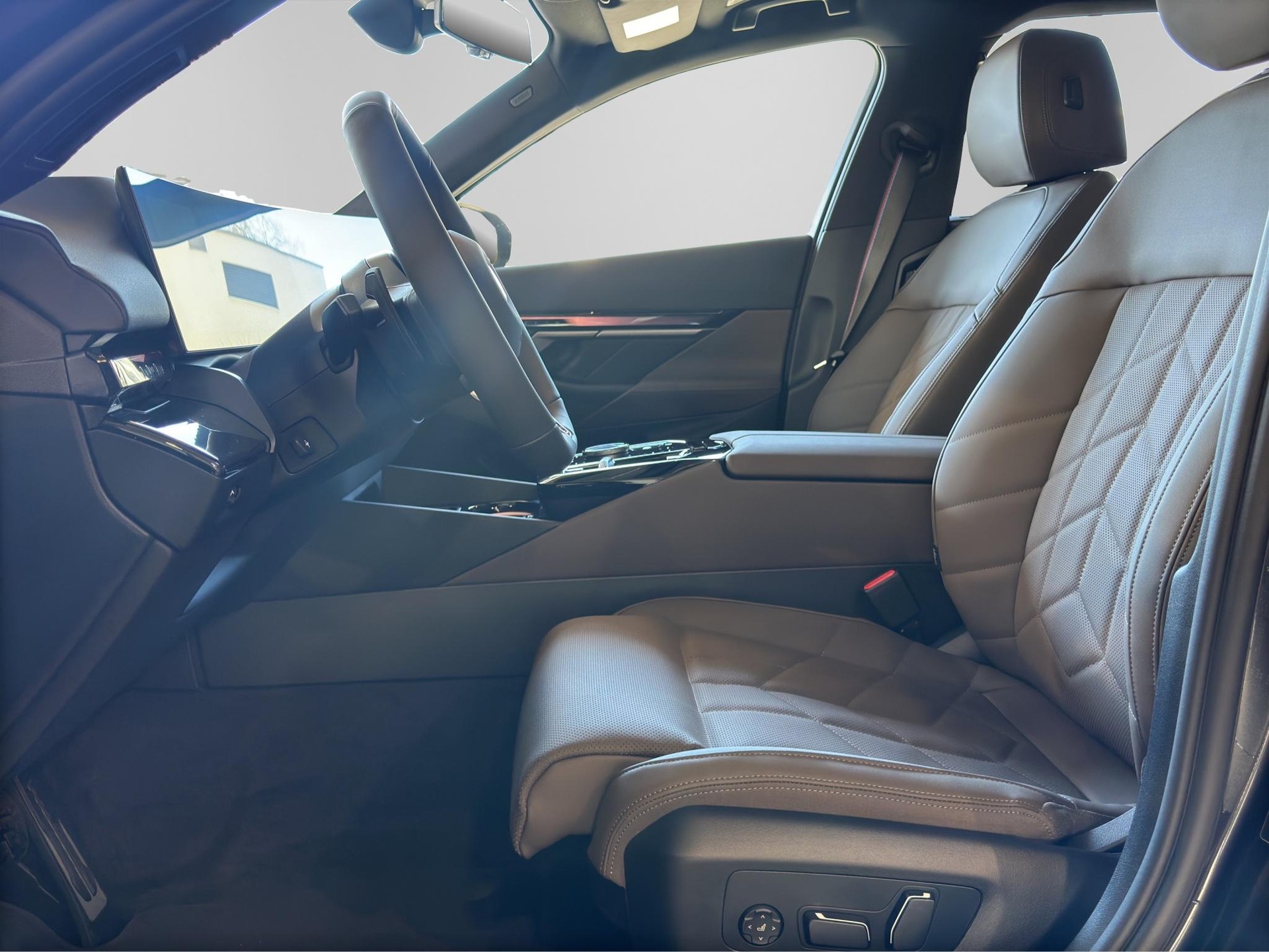 BMW 520d xDrive Touring M Sport Pro-image-11