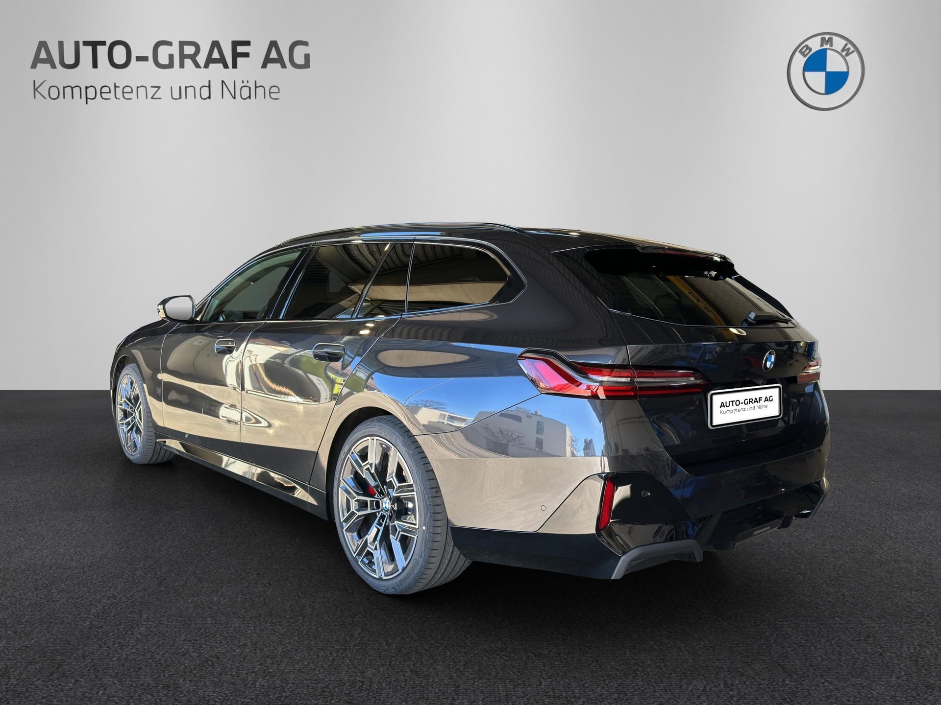 BMW 520d xDrive Touring M Sport Pro-image-2